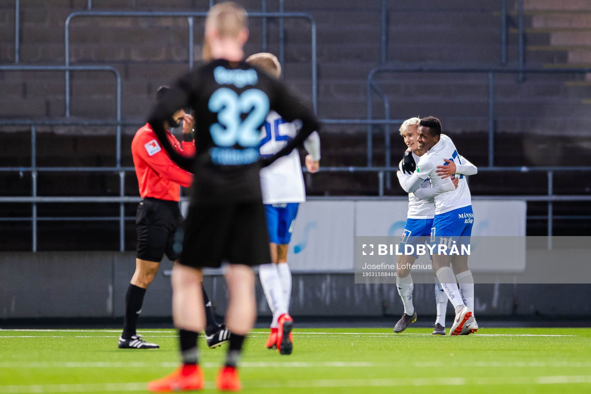 IFK Norrköpings Pontus Almqvist jublar med lagkamrater