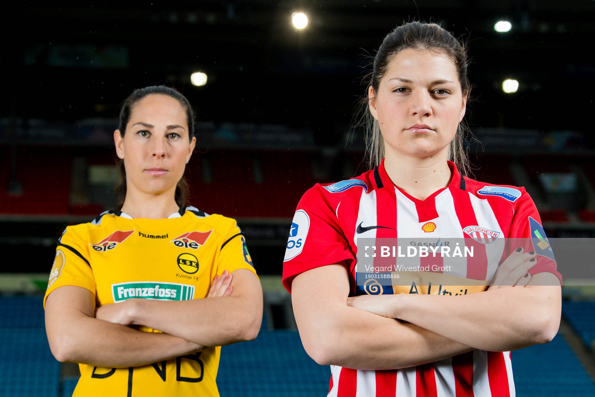 Ingrid Moe Wold of LSK Kvinner and Dejana Stefanovic of