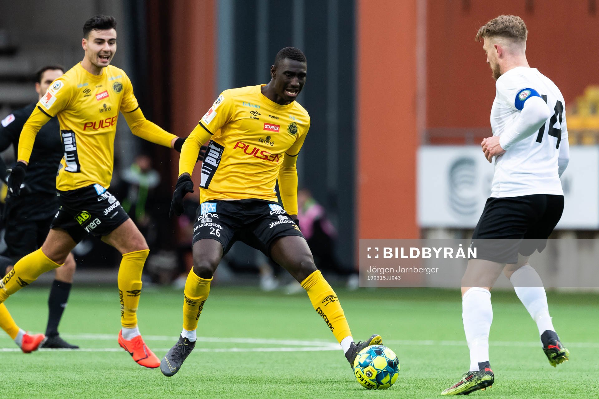 Örebros Michael Almebäck och Elfsborgs Marokhy Ndione