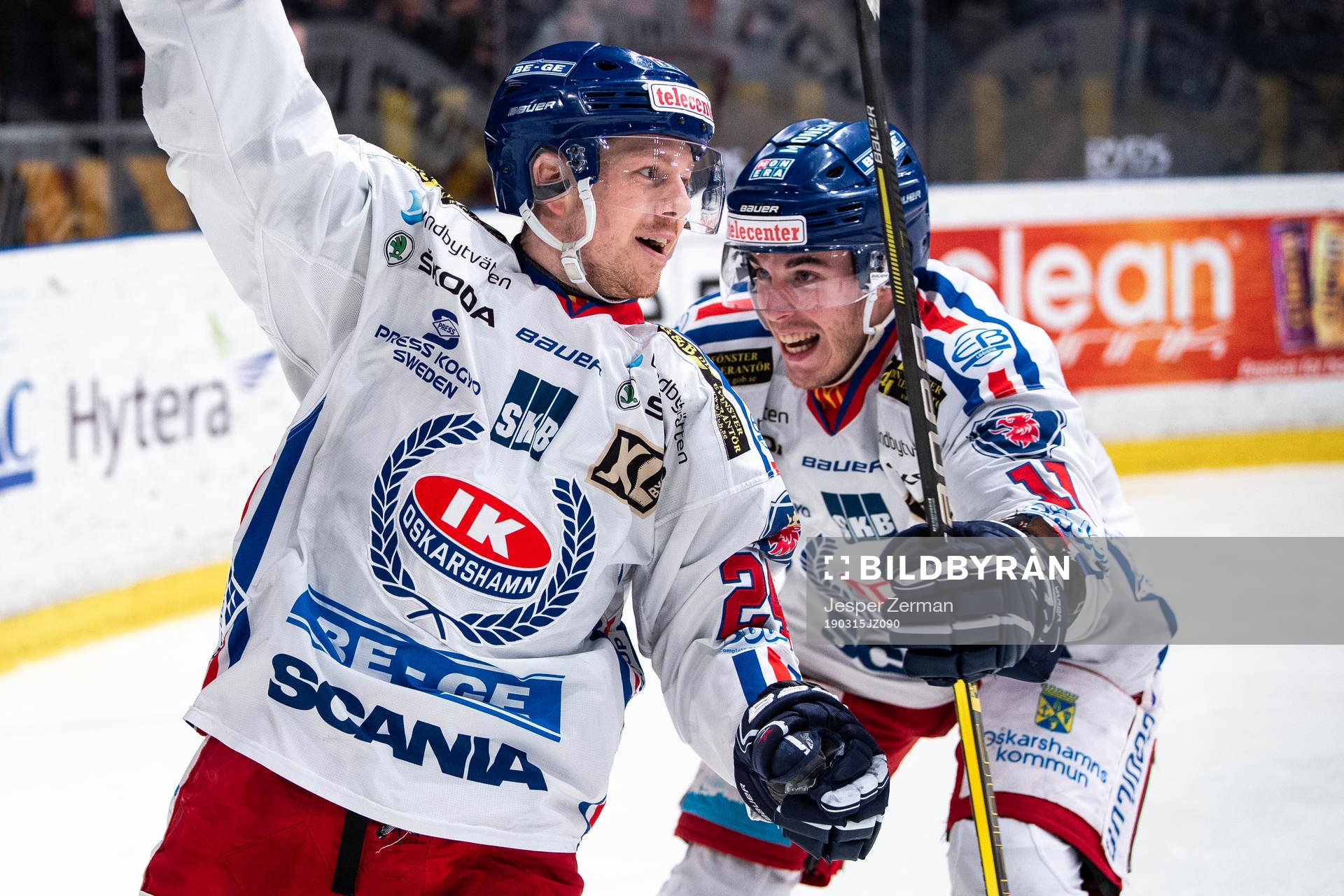Oskarshamns Joakim Hillding (v) jublar