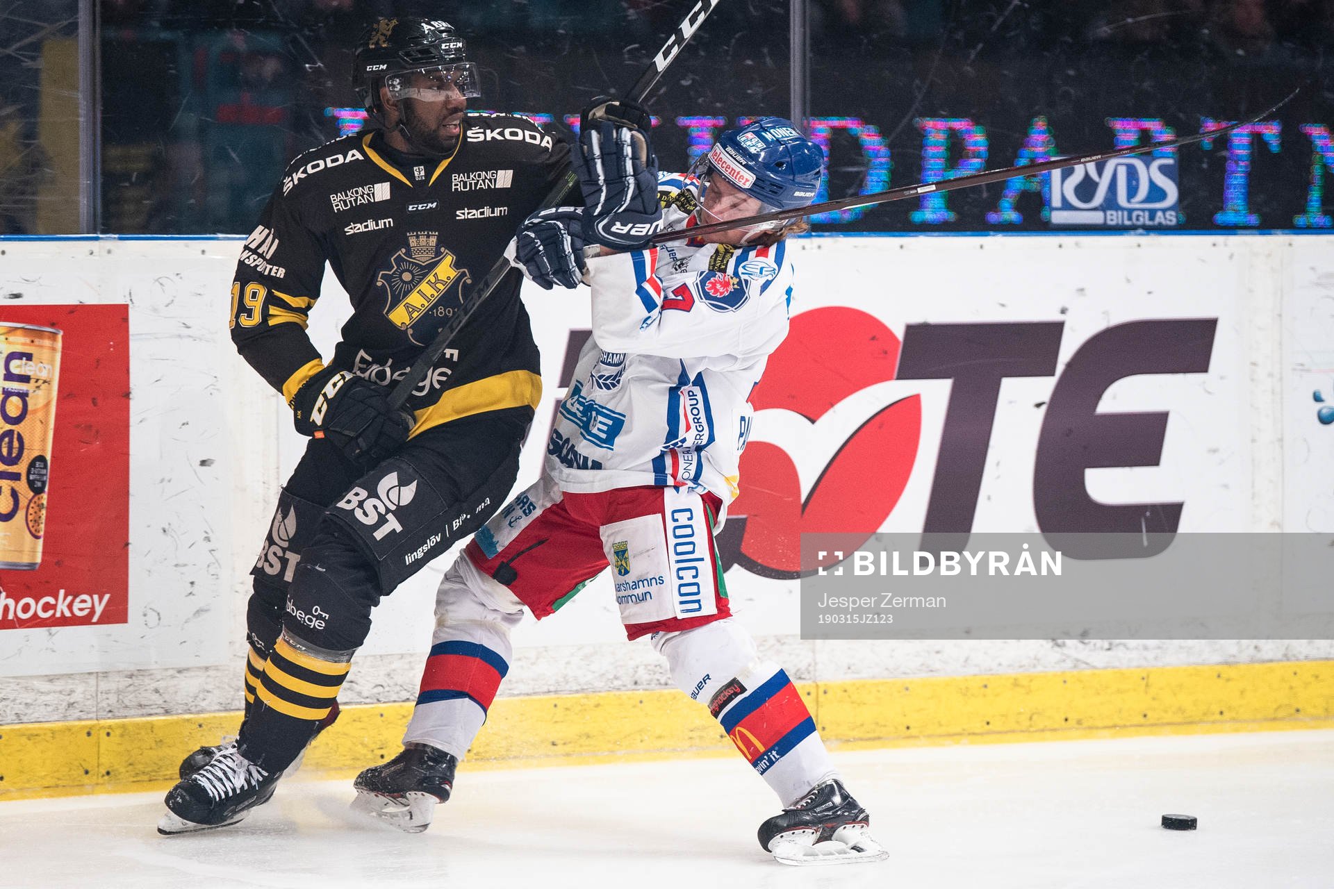 s Daniel Muzito-Bagenda och Oskarshamns Isak Pantzare