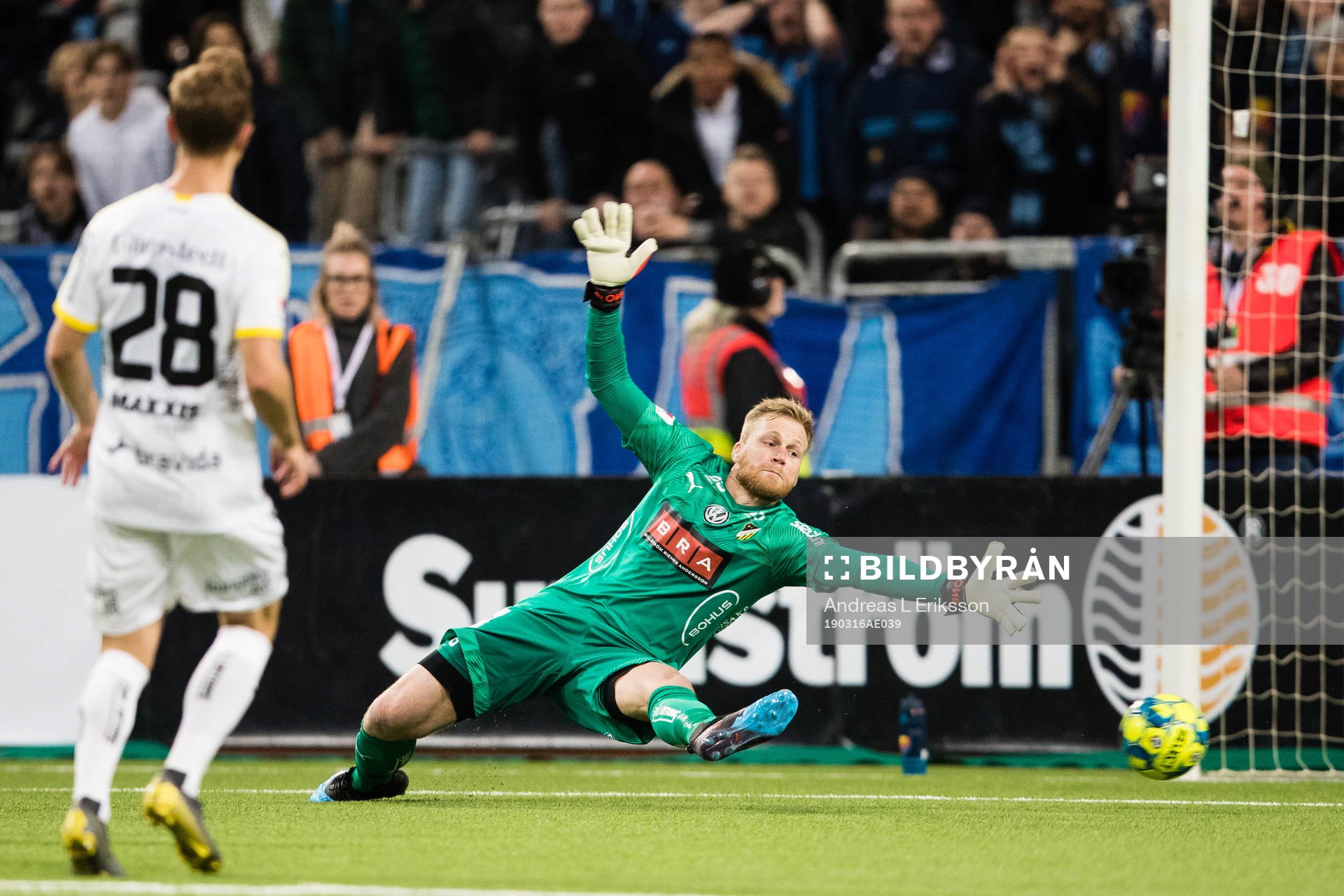 Häckens målvakt Peter Abrahamsson släpper in 2-1