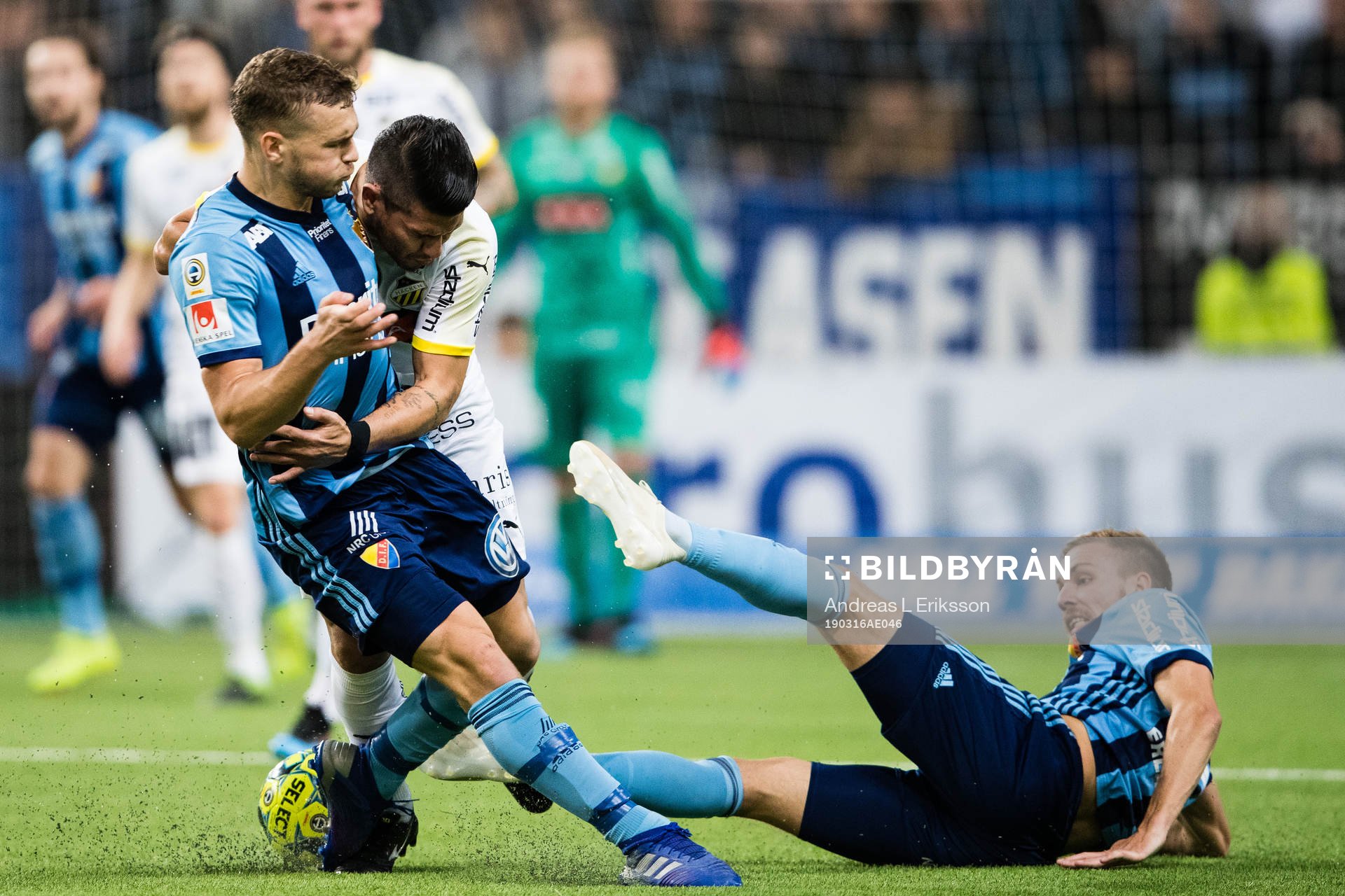Djurgårdens Jesper Karlström och Jonathan Ring stoppar