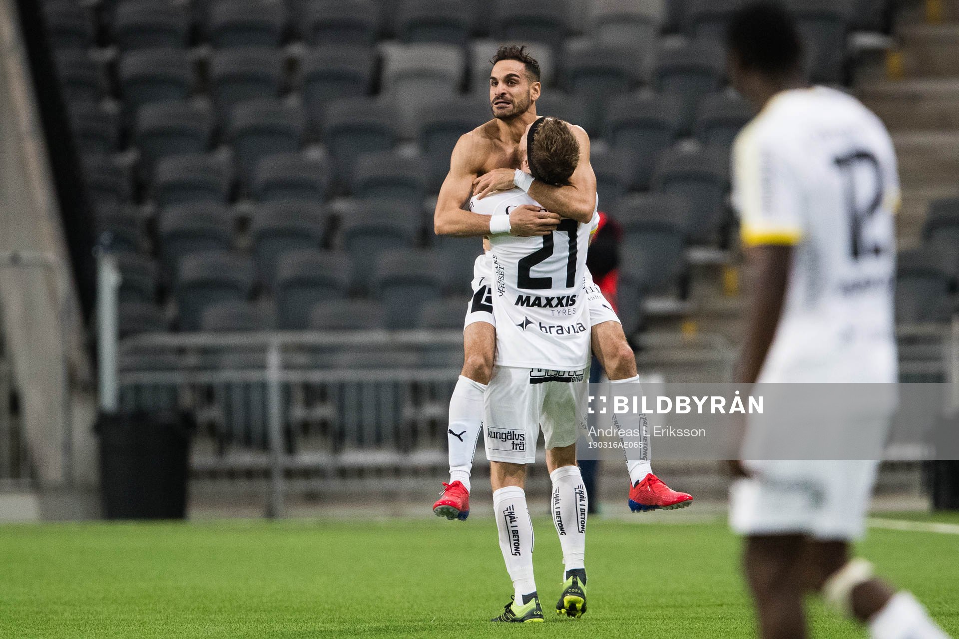 Häckens Mervan Celik jublar tillsammans med Rasmus Lindgren efter att ha gjort 2-3 för Häcken under semifinalen i Svenska Cupen mellan Djurgården och Häcken den 16 mars 2019 i Stockholm.