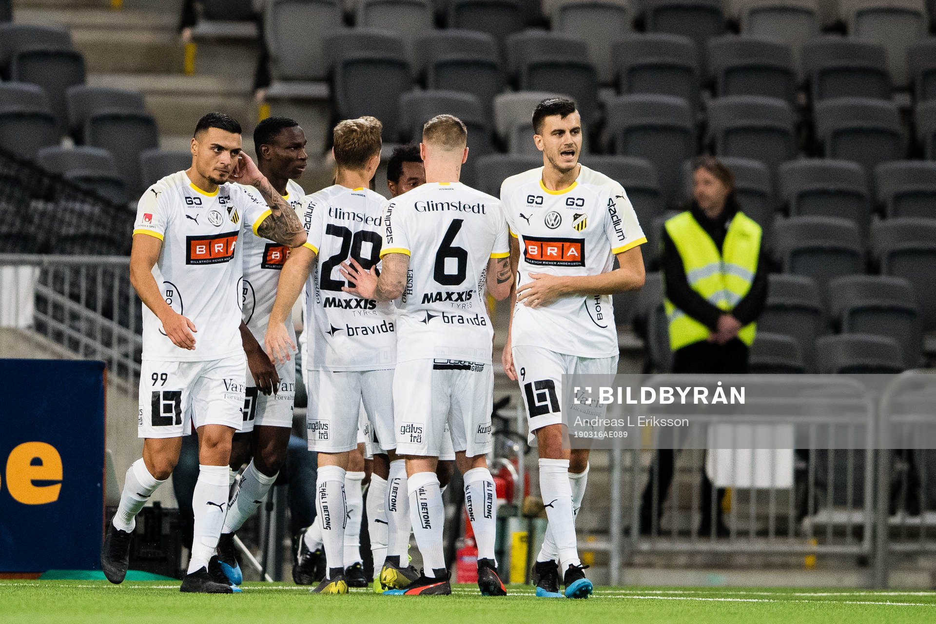 Häckens spelare jublar