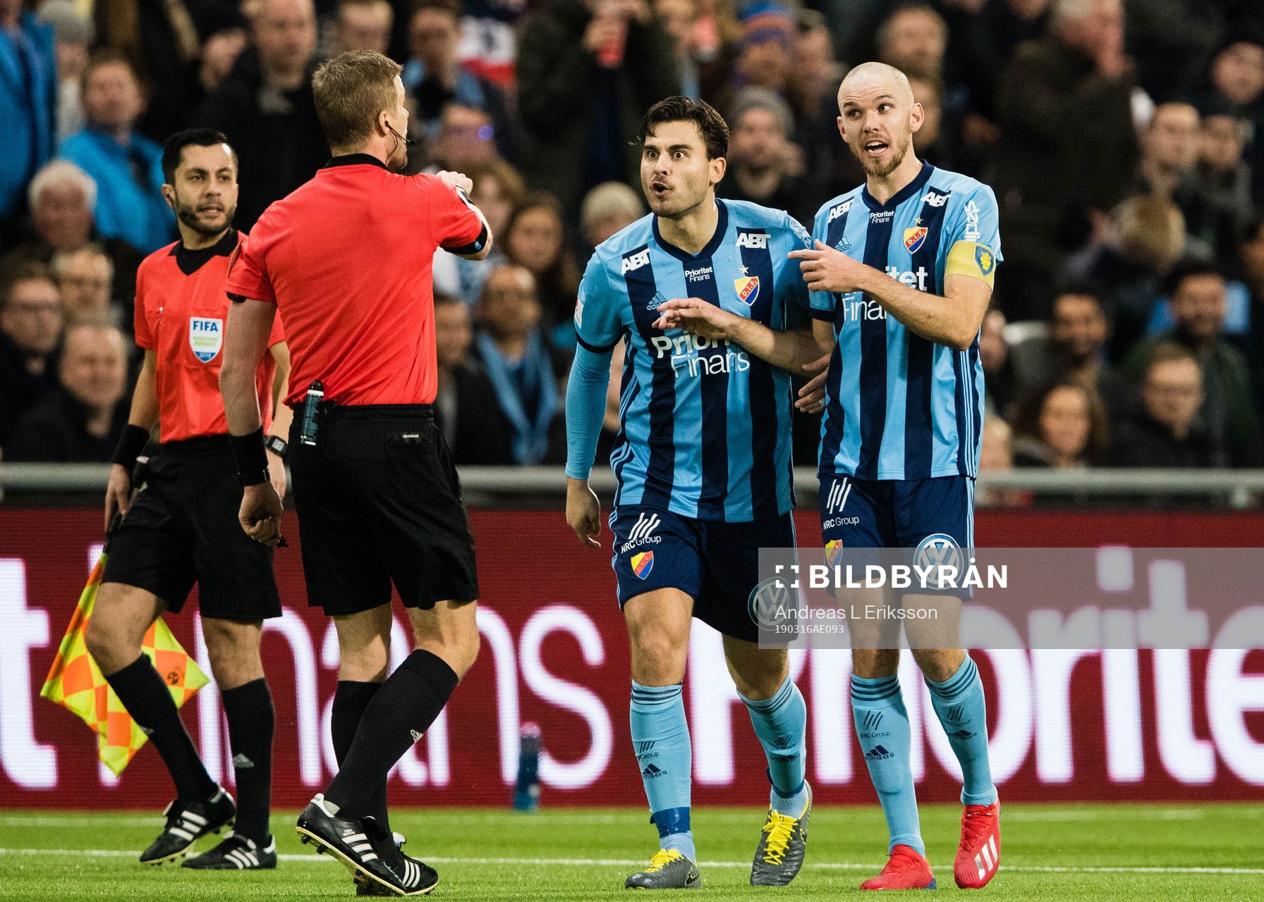 Djurgårdens Astrit Ajdarevic och Marcus Danielson reagerar