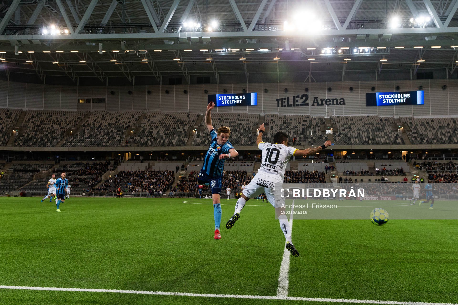 Djurgårdens Aslak Witry och Häckens Paulinho