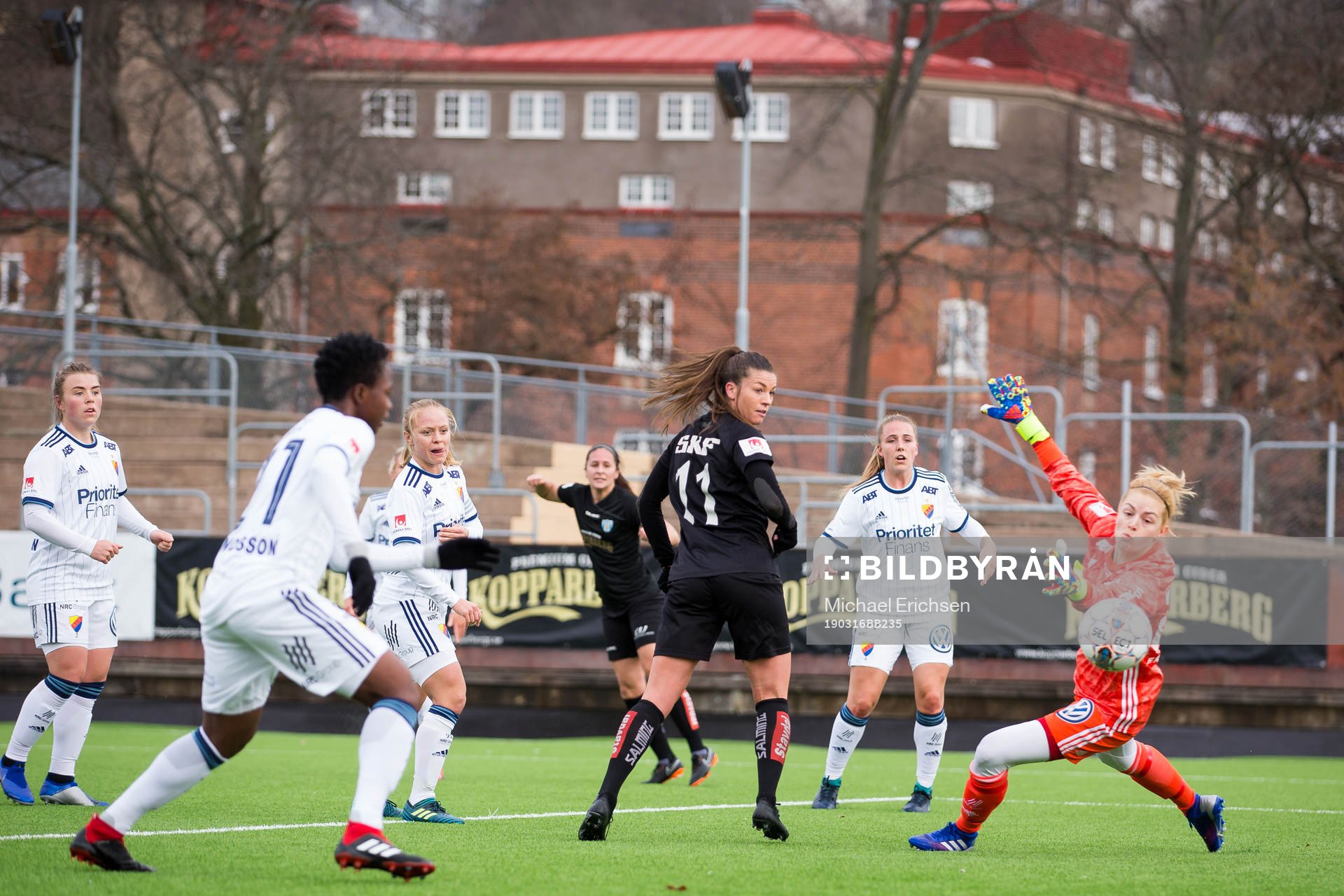 Göteborgs Pauline Hammarlund gör 1-0 men målet döms bort