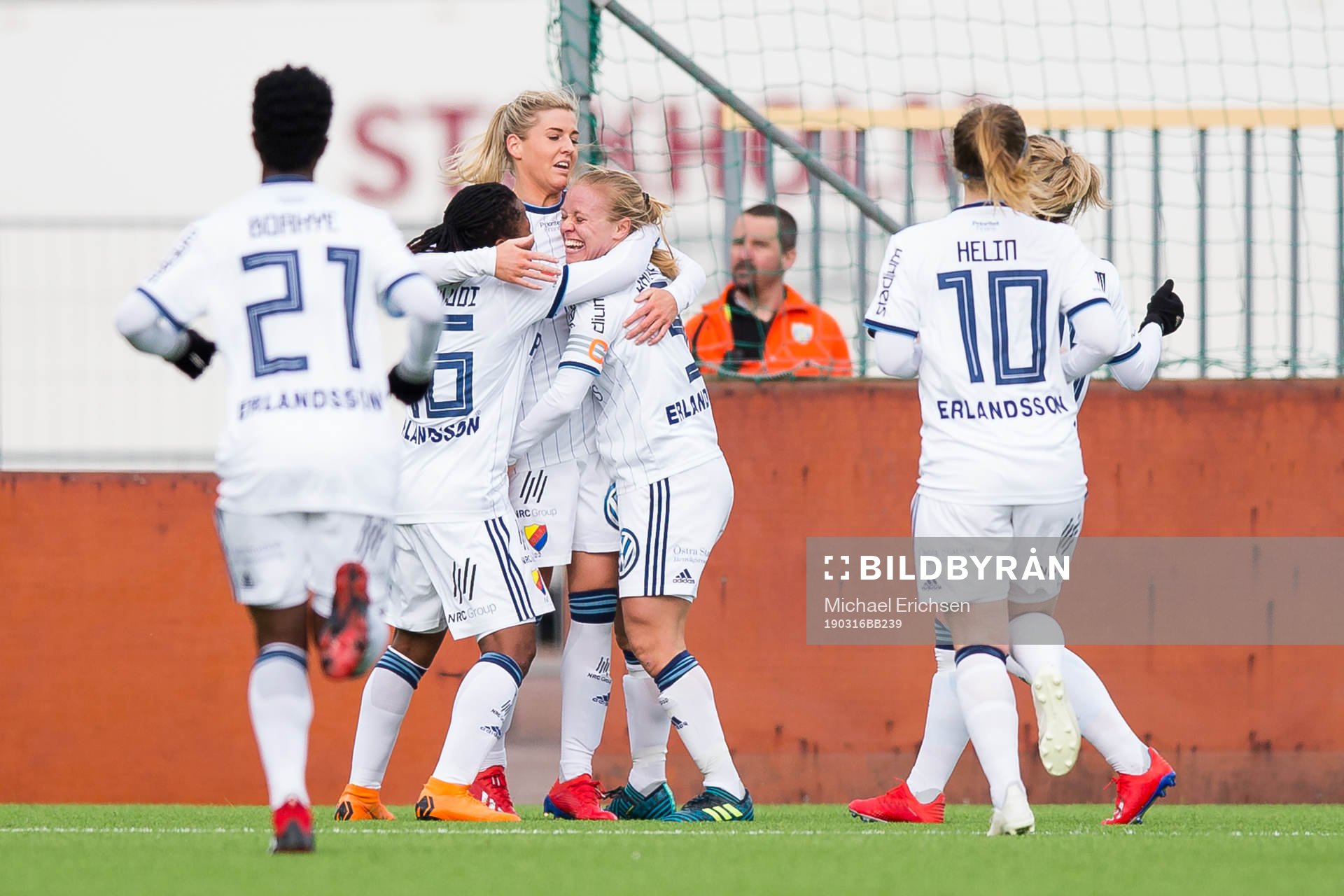 Djurgårdens Olivia Schough jublar med lagkamrater