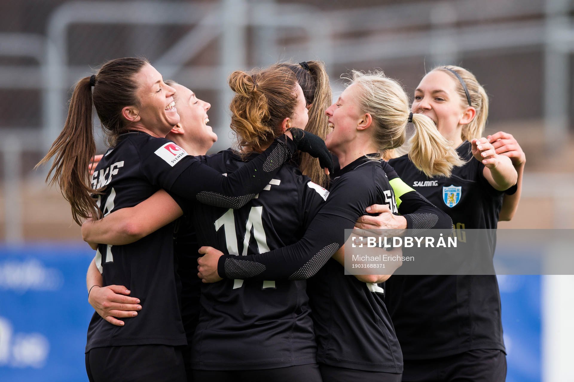 Göteborgs Natalia Kuikka  jublar med lagkamrater