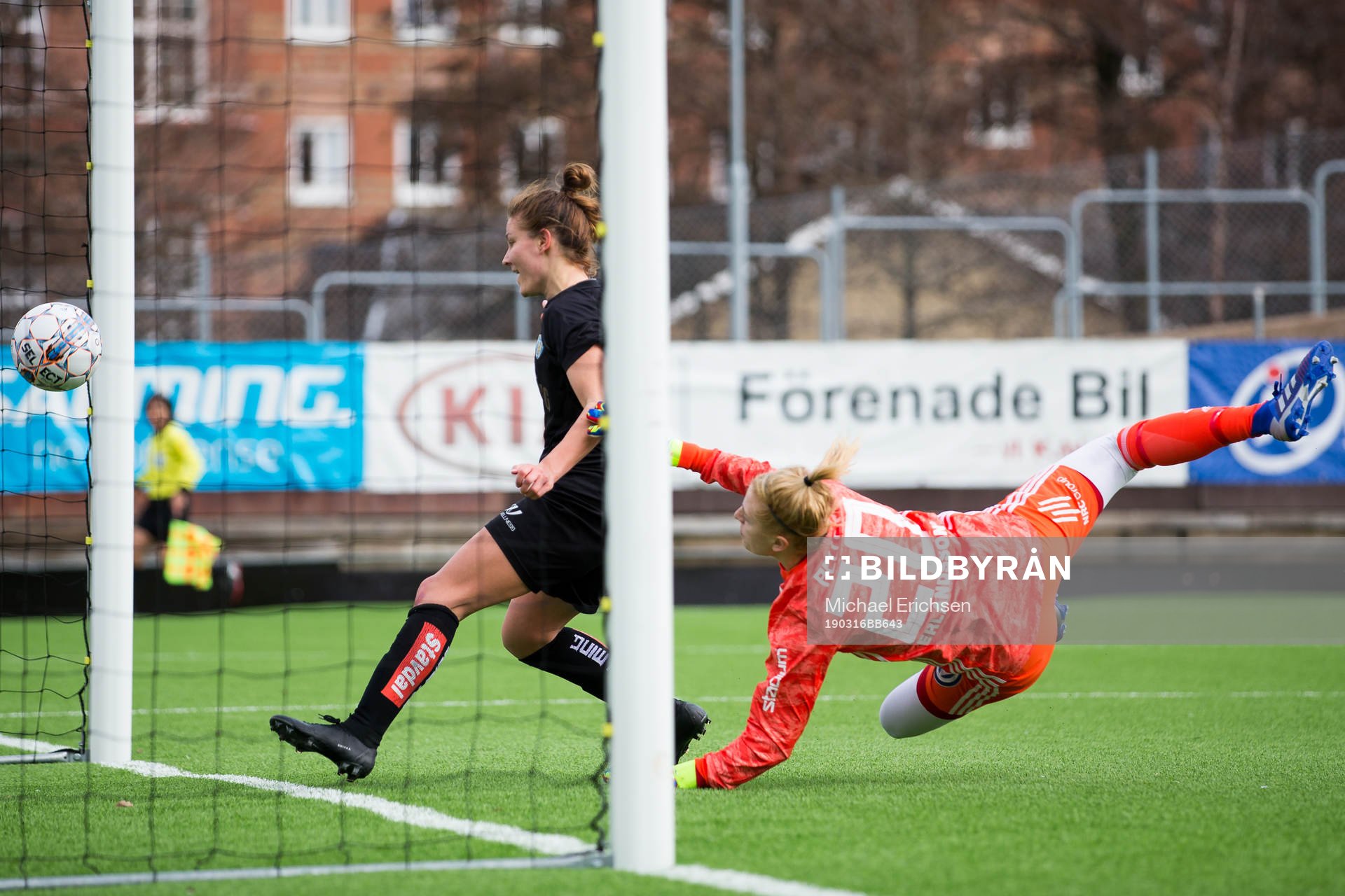 Göteborgs Natalia Kuikka gör 1-1 bakom Djurgårdens