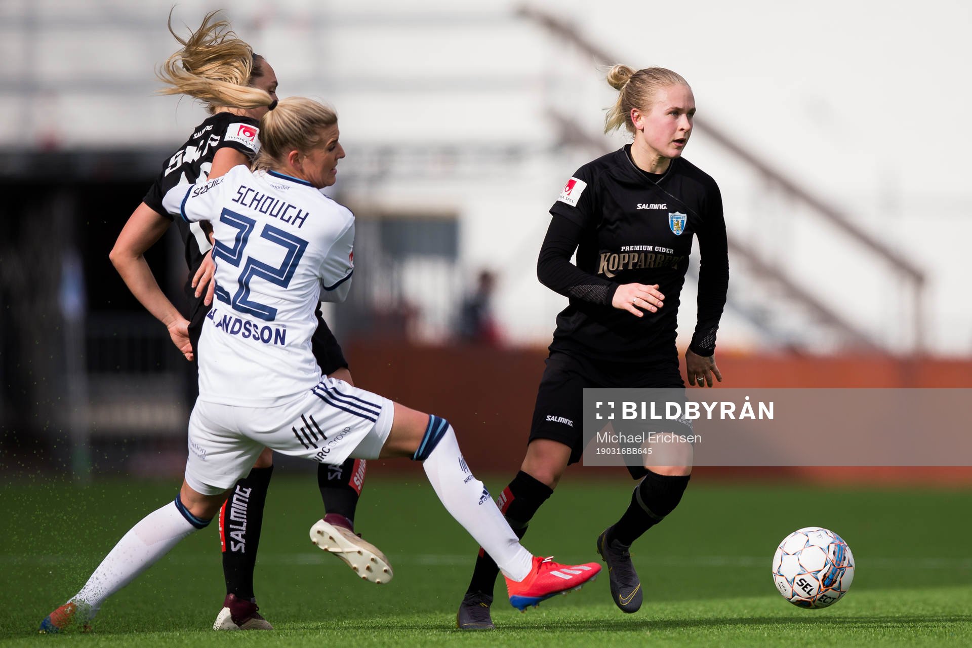 Djurgårdens Olivia Schough och Göteborgs Filippa Curmark