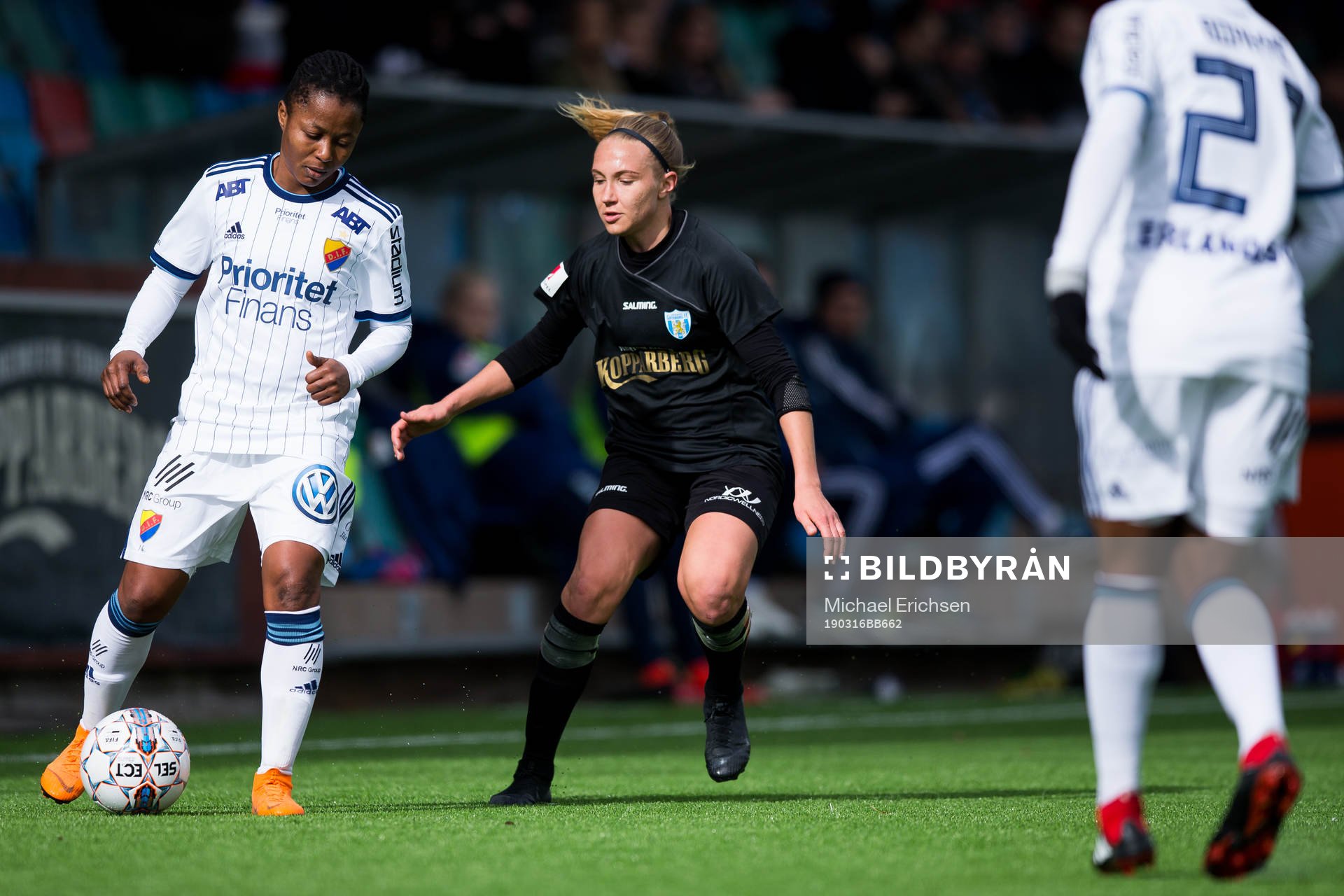 Djurgårdens Ogonna Chukwudi mot Göteborgs Emma Koivisto