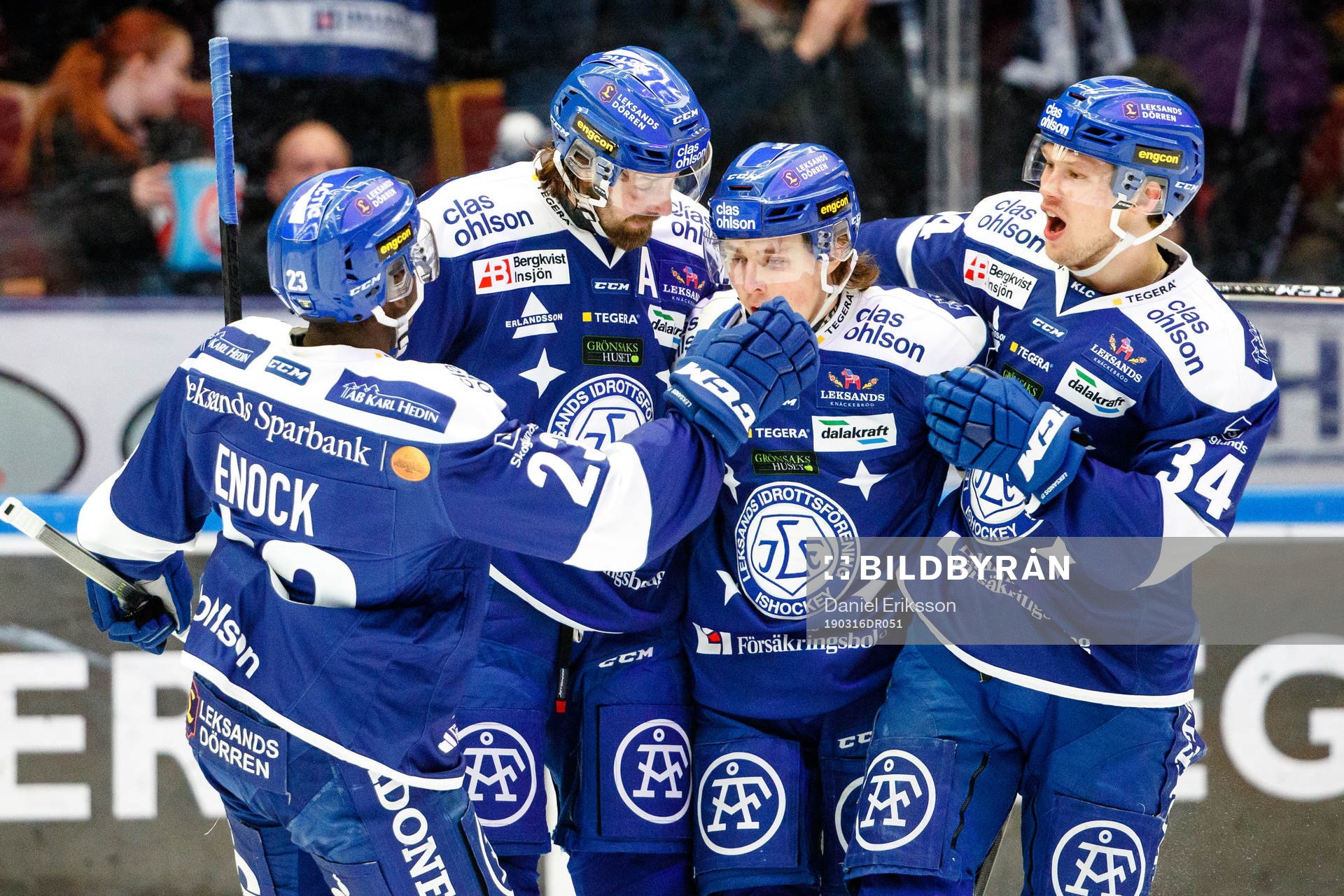 Leksands spelare jublar med Mattias Karlsson