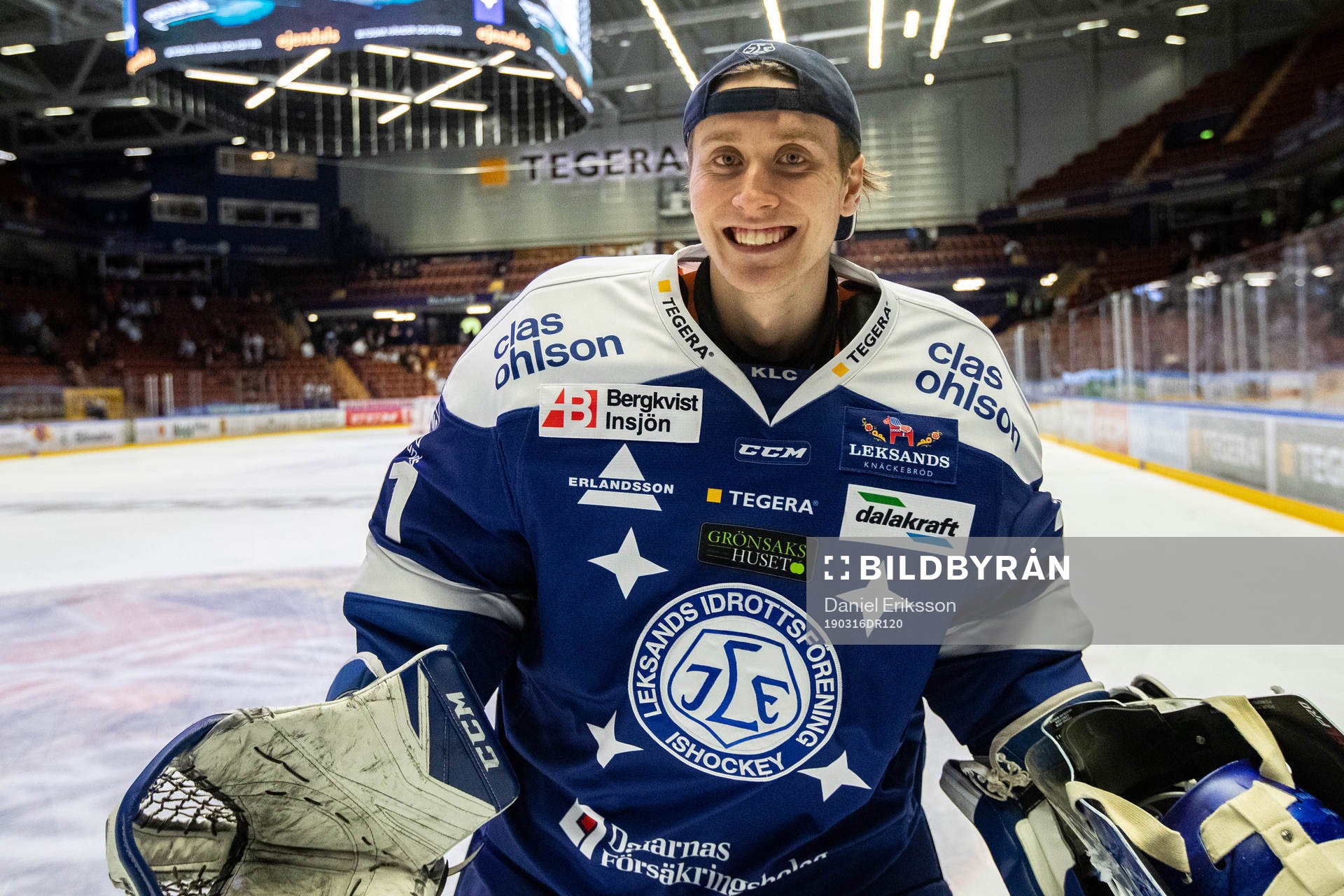 Leksands målvakt Jonas Arntzen jublar