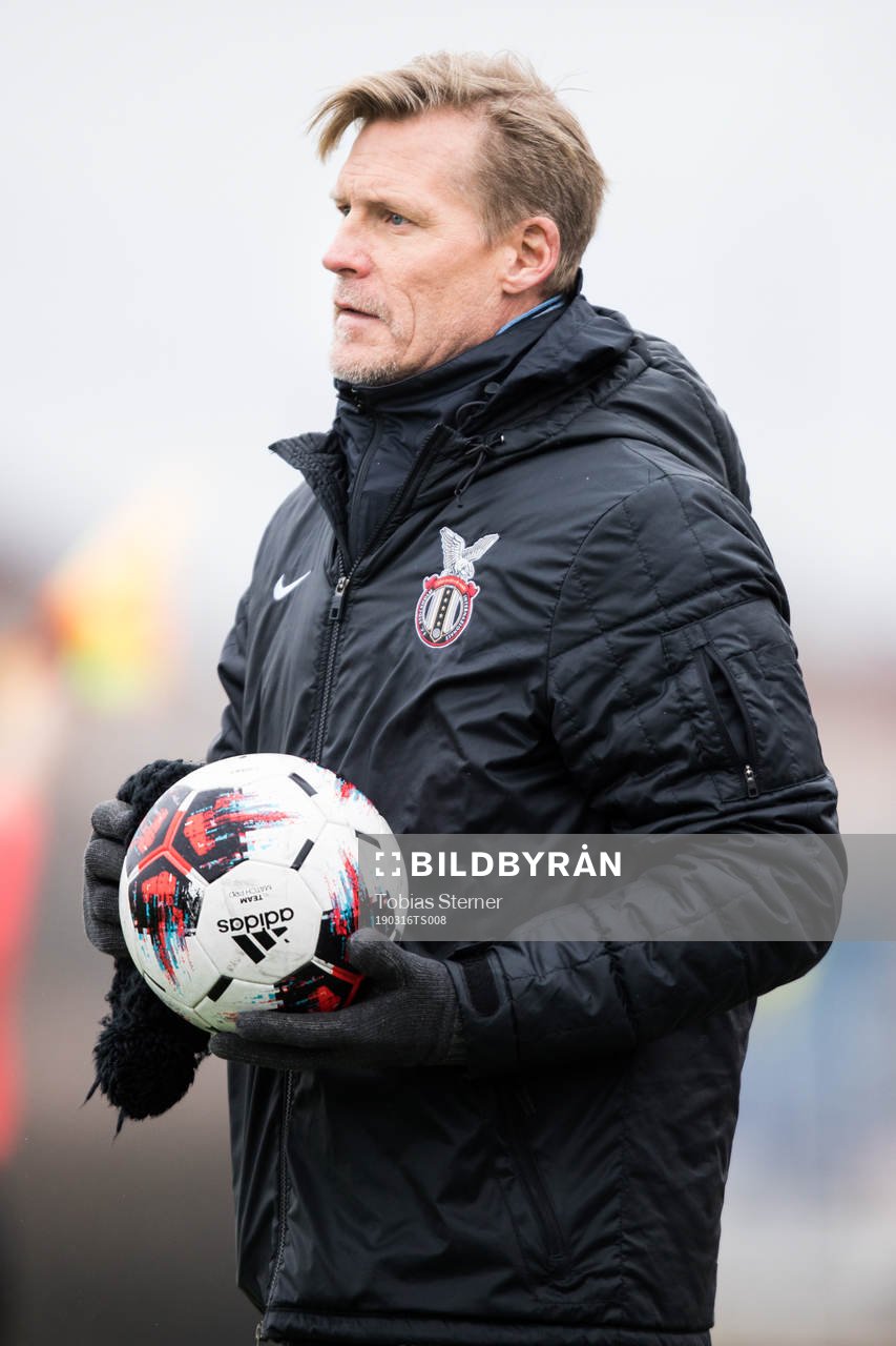 FC Stockholm Internatzionales tränare Johan Mjällby under träningsmatchen i fotboll mellan Gamla Upsala och FC Stockholm Internazionale den 16 mars 2019 i Uppsala.
