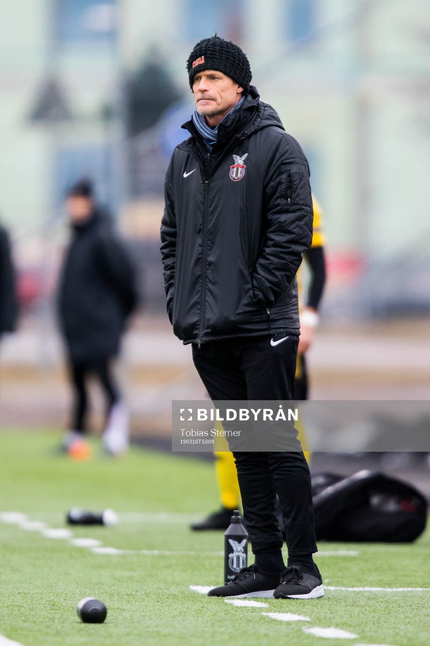 FC Stockholm Internatzionales tränare Johan Mjällby under träningsmatchen i fotboll mellan Gamla Upsala och FC Stockholm Internazionale den 16 mars 2019 i Uppsala.