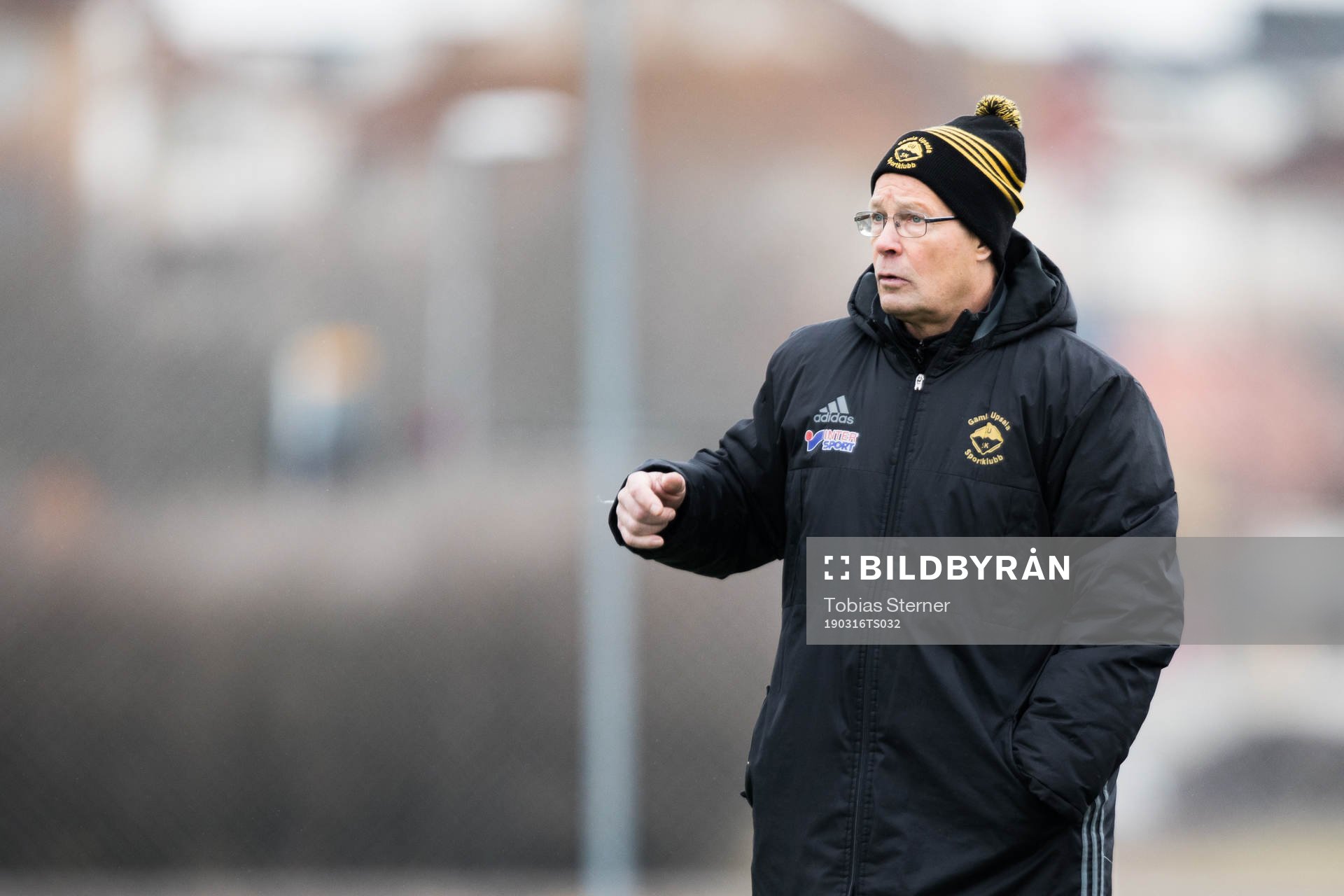 Gamla Upsalas tränare Zaine Söderlund under träningsmatchen i fotboll mellan Gamla Upsala och FC Stockholm Internazionale den 16 mars 2019 i Uppsala.
