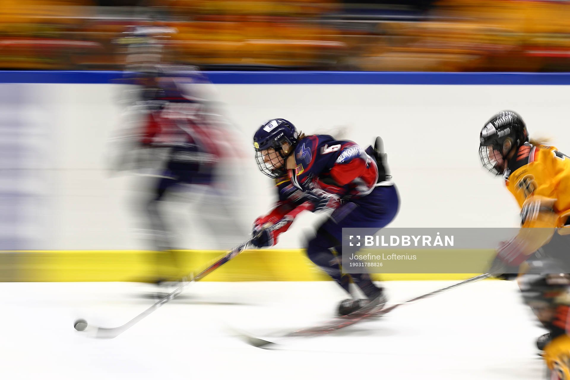 Linköpings Sidney Morin med pucken