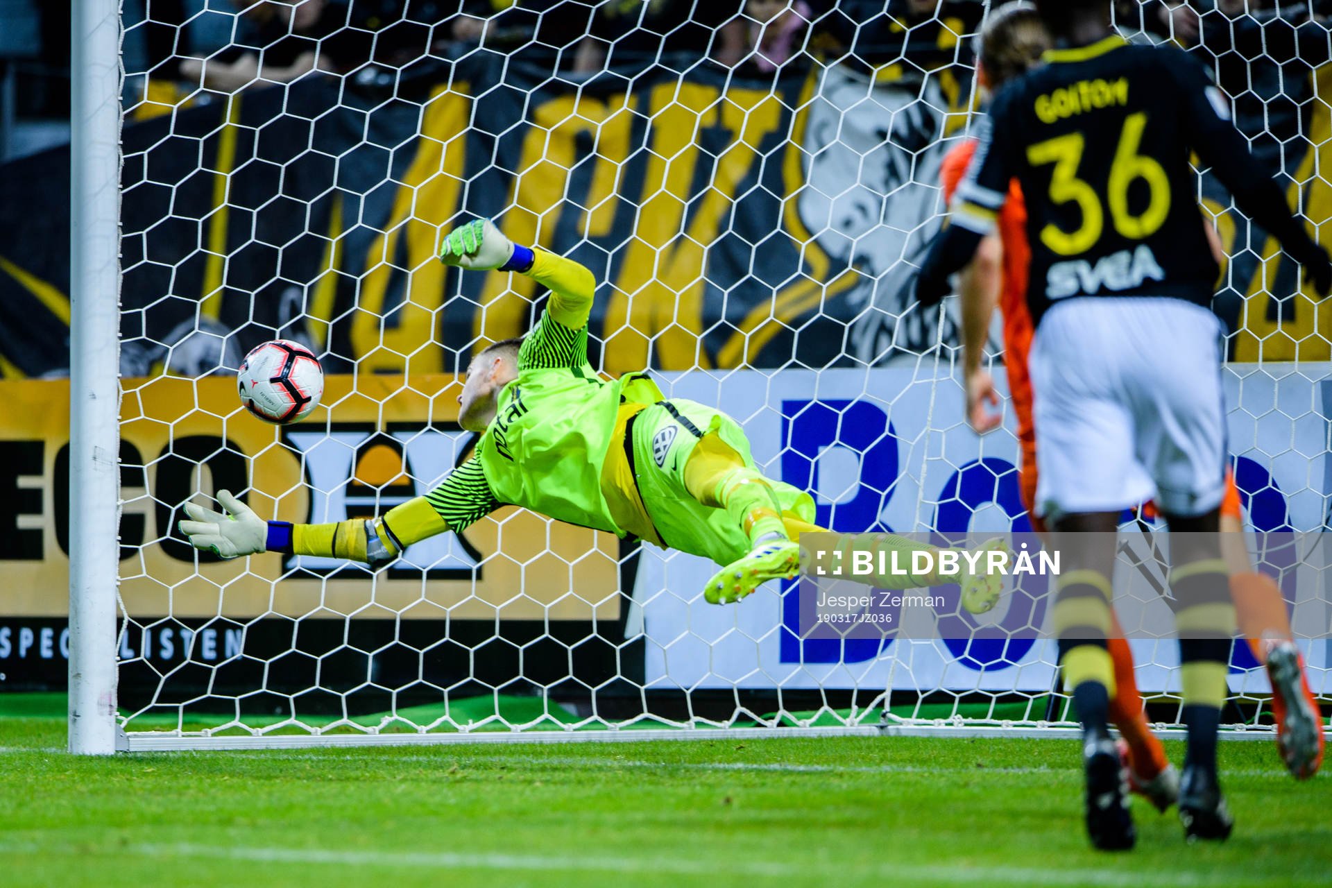 AIK:s målvakt Oscar Linnér vid AFC Eskilstunas 1-1 mål under fotbollsmatchen i Svenska cupen mellan AIK och AFC Eskilstuna den 17 mars 2019 i Stockholm.