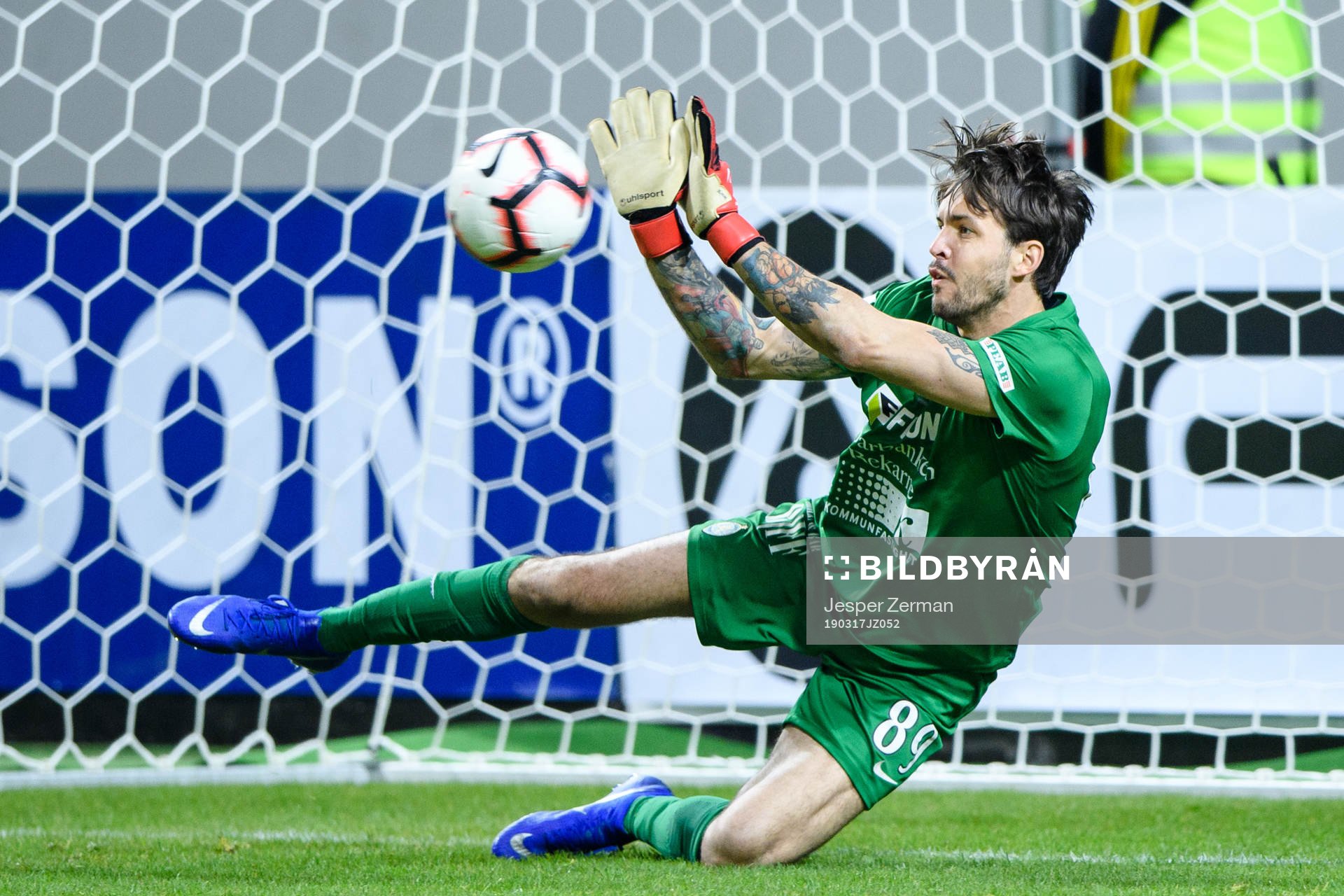 AFC Eskilstunas målvakt Mihail Ivanov räddar straff under fotbollsmatchen i Svenska cupen mellan AIK och AFC Eskilstuna den 17 mars 2019 i Stockholm.