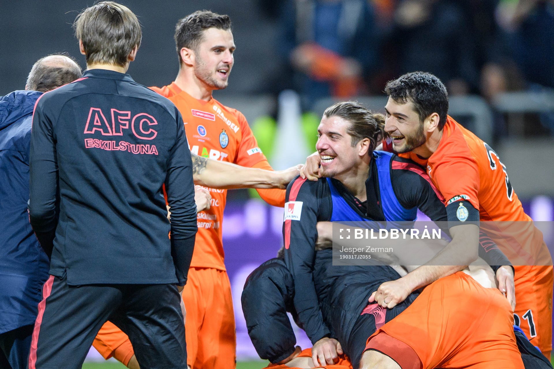 AFC Eskilstunas spelare jublar
