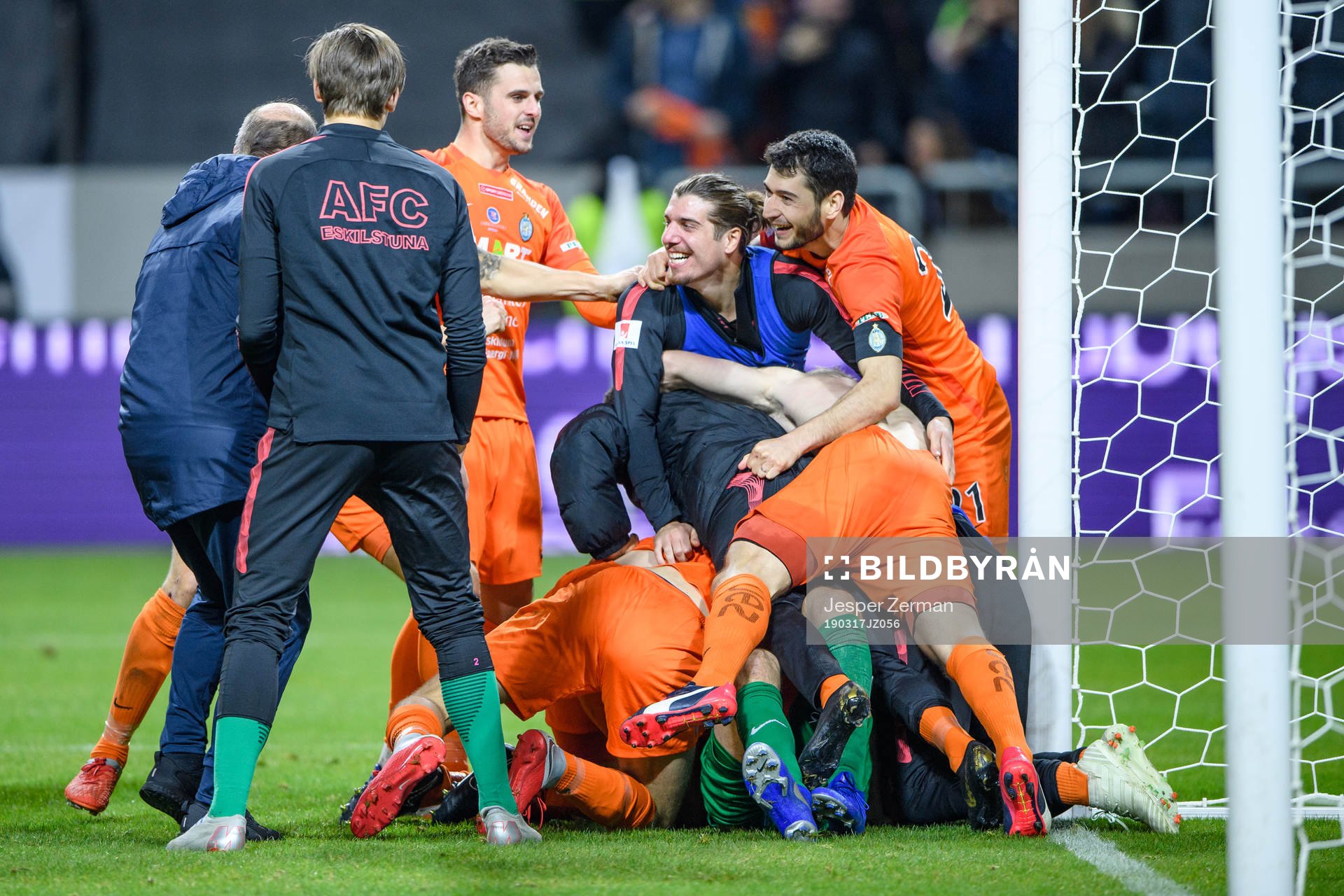 AFC Eskilstunas spelare jublar