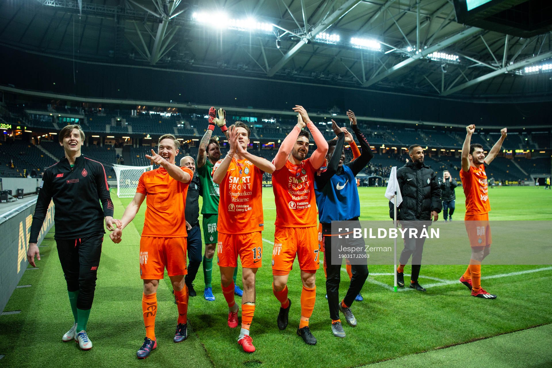AFC Eskilstunas spelare jublar