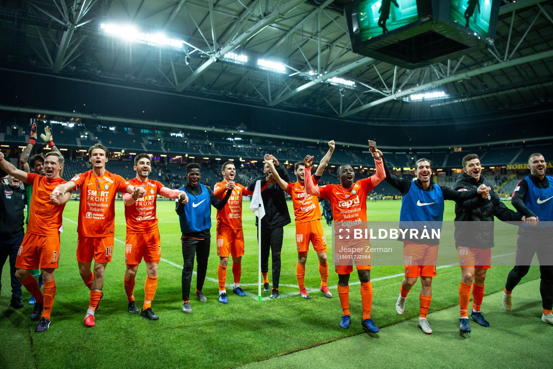 AFC Eskilstunas spelare jublar
