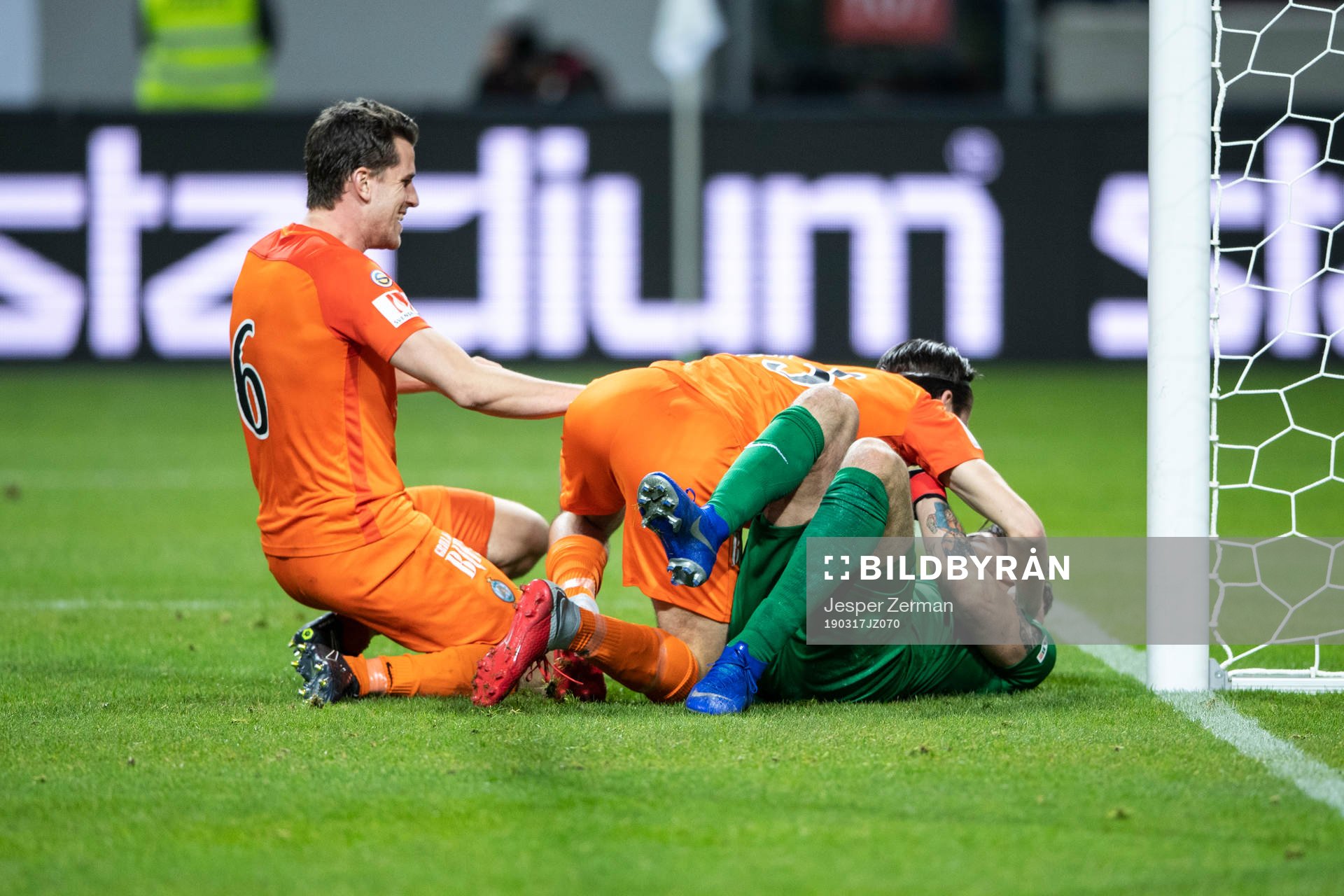 AFC Eskilstunas spelare jublar efter fotbollsmatchen i Svenska cupen mellan AIK och AFC Eskilstuna den 17 mars 2019 i Stockholm.