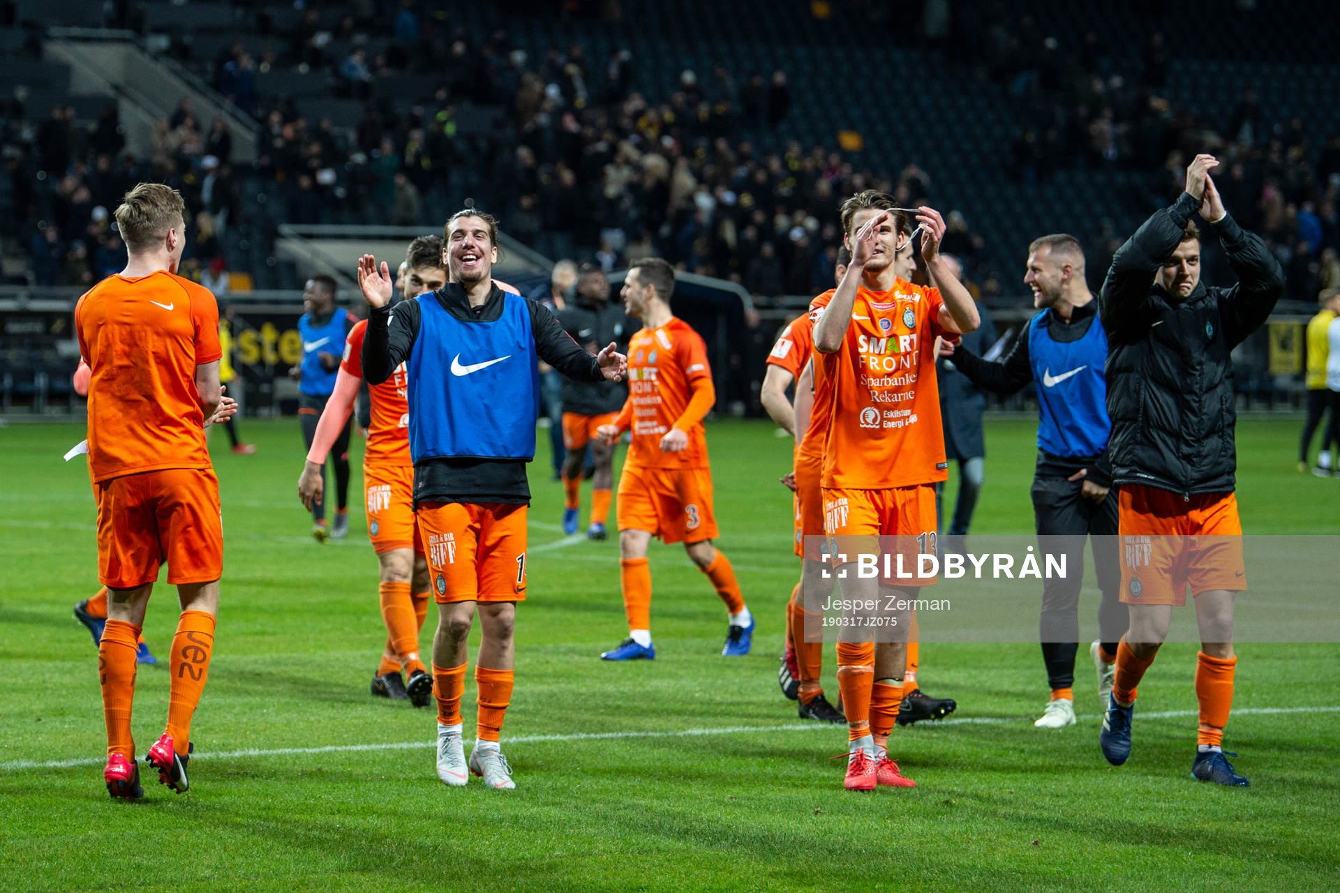 AFC Eskilstunas spelare jublar