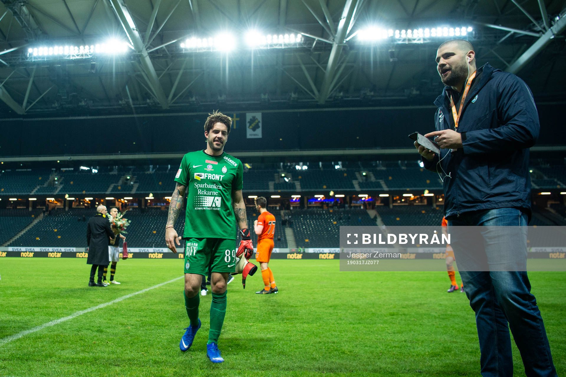 AFC Eskilstunas målvakt Mihail Ivanov jublar