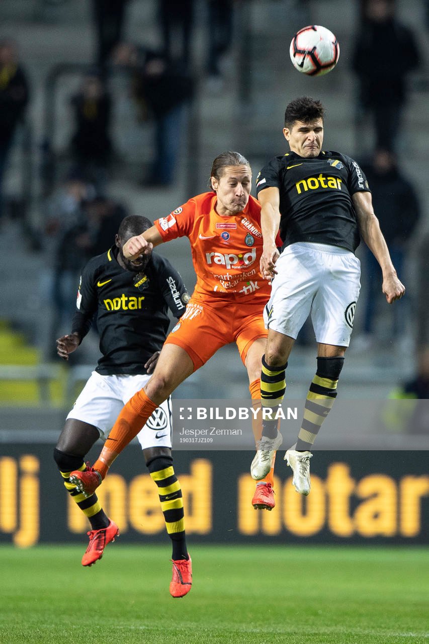 s Enoch Kofi Adu (v), AFC Eskilstunas Felix Michel Melki