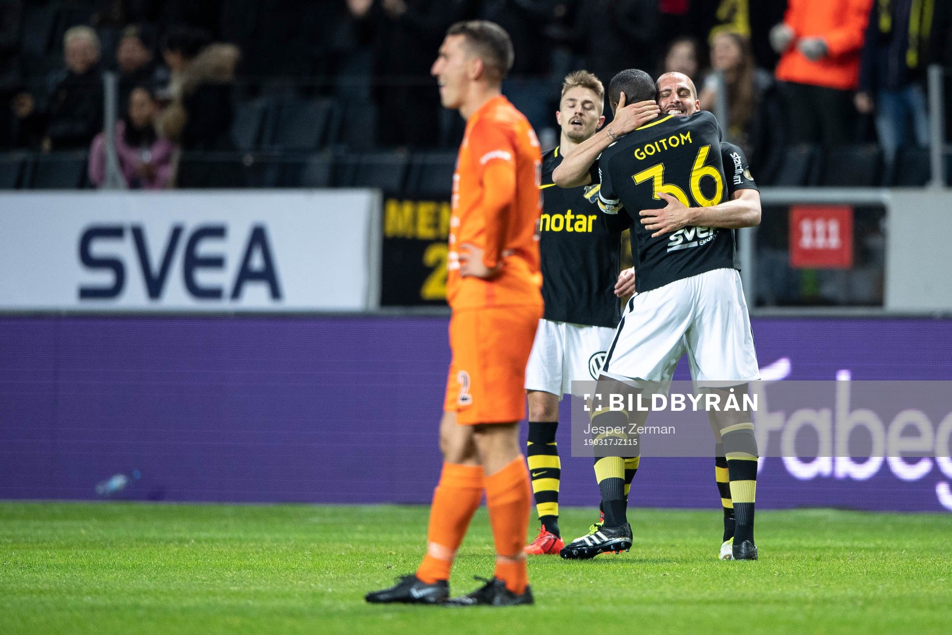 AIK:s Panajotis Dimitriadis (h) jublar tillsammans med Henok Goitom och Rasmus Lindkvist efter sitt 1-0 mål under fotbollsmatchen i Svenska cupen mellan AIK och AFC Eskilstuna den 17 mars 2019 i Stockholm.