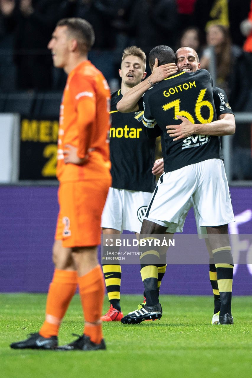 AIK:s Panajotis Dimitriadis (h) jublar tillsammans med Henok Goitom  och Rasmus Lindkvist efter sitt 1-0 mål under fotbollsmatchen i Svenska cupen mellan AIK och AFC Eskilstuna den 17 mars 2019 i Stockholm.