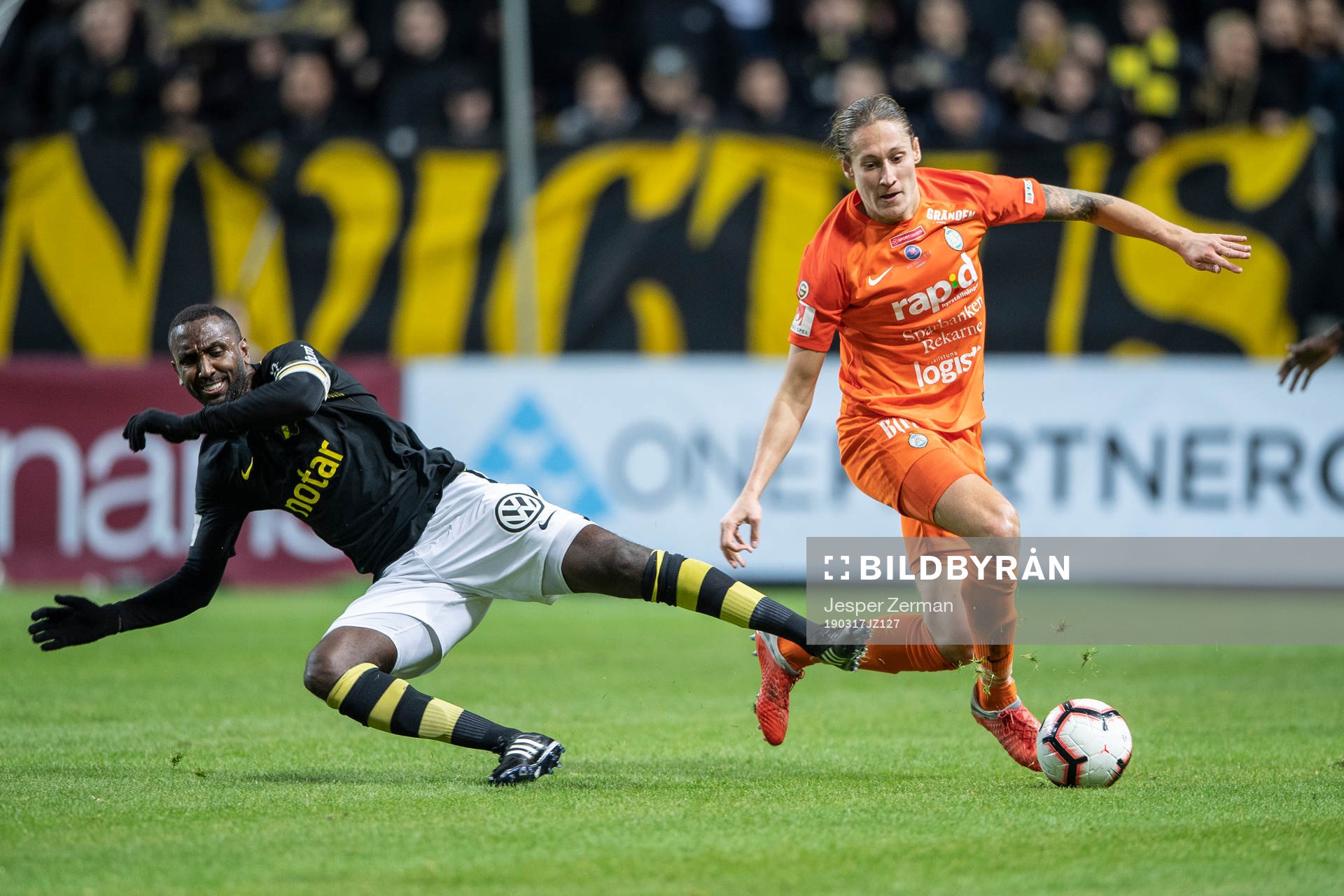 s Henok Goitom och AFC Eskilstunas Felix Michel Melki