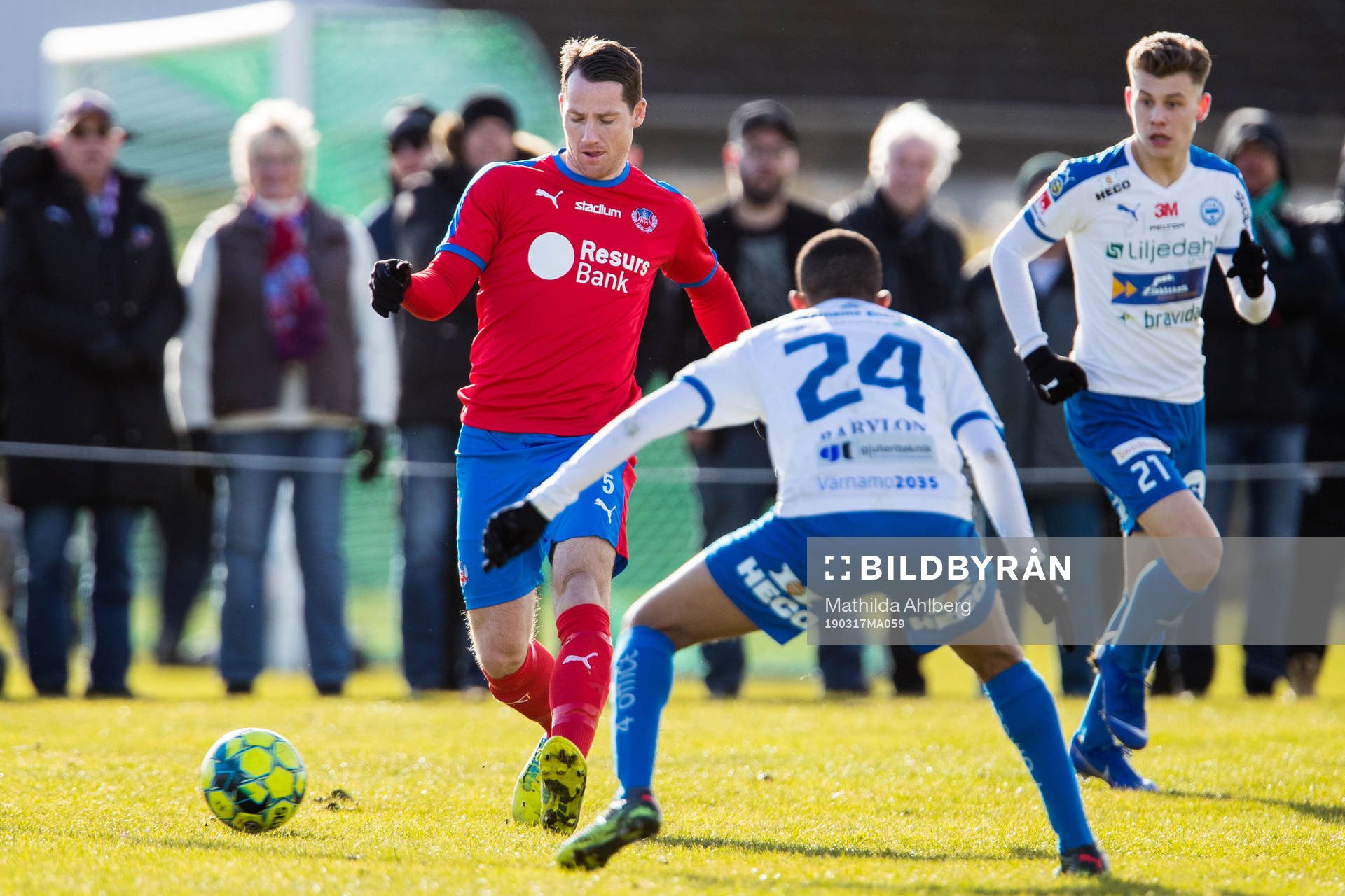 Helsingborgs Johan Persson driver med bollen