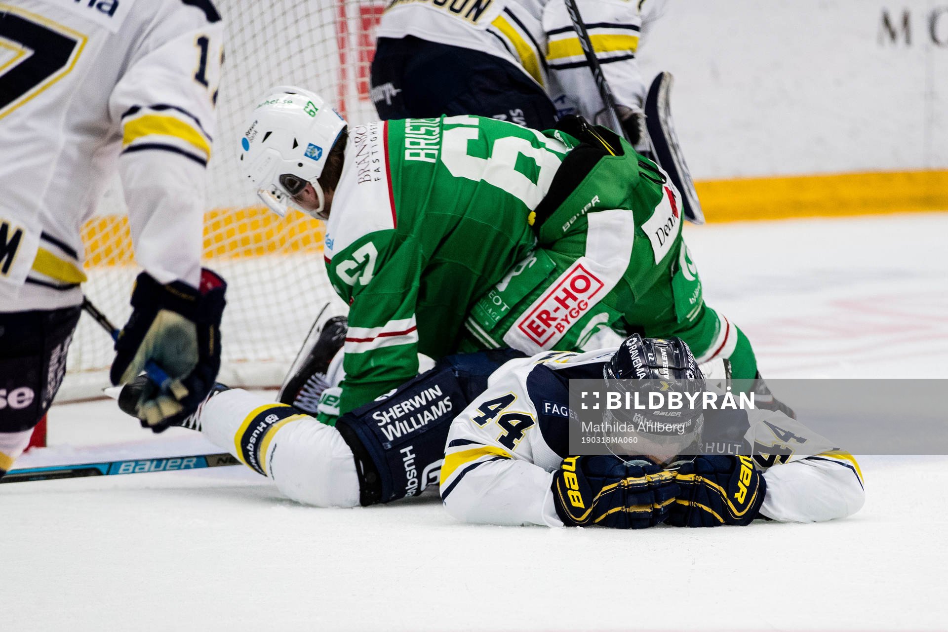 s Mikko Lehtonen och Rögles Leon Bristedt     i duell