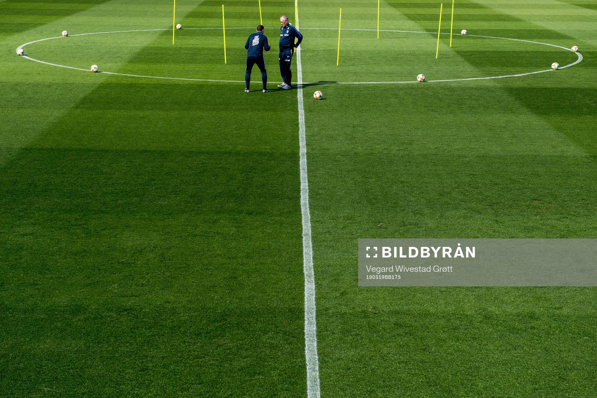 Per Joar Hansen, assistant coach, and Lars Lagerbäck, head