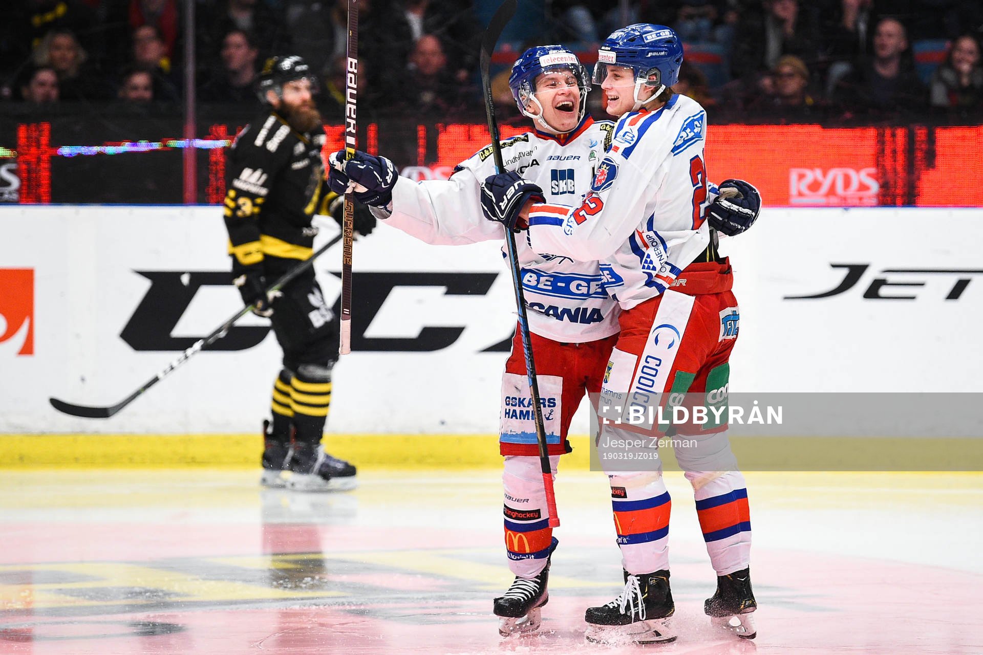Oskarshamns Filiph Engsund  och John Dahlström jublar