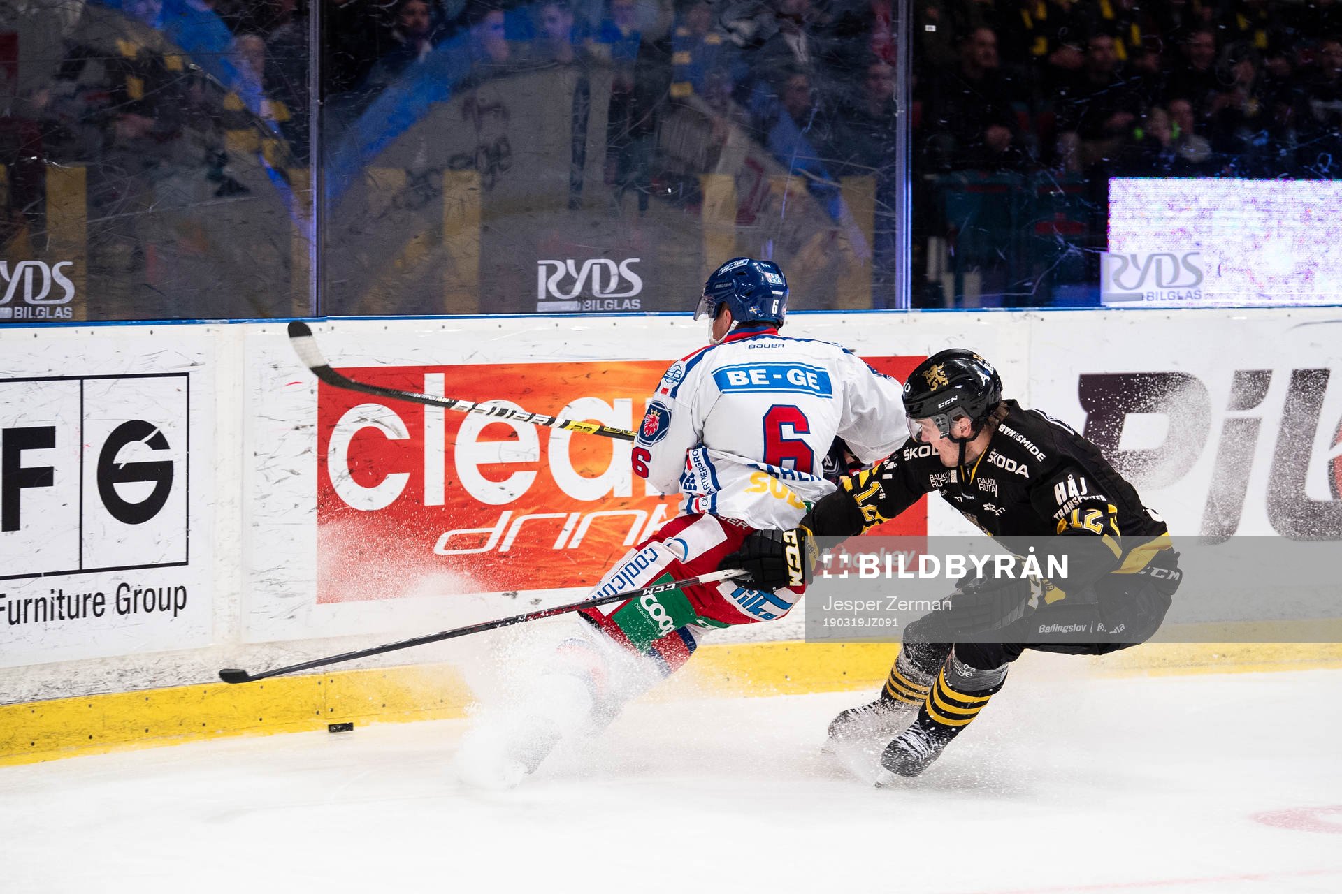 s Max Lindholm