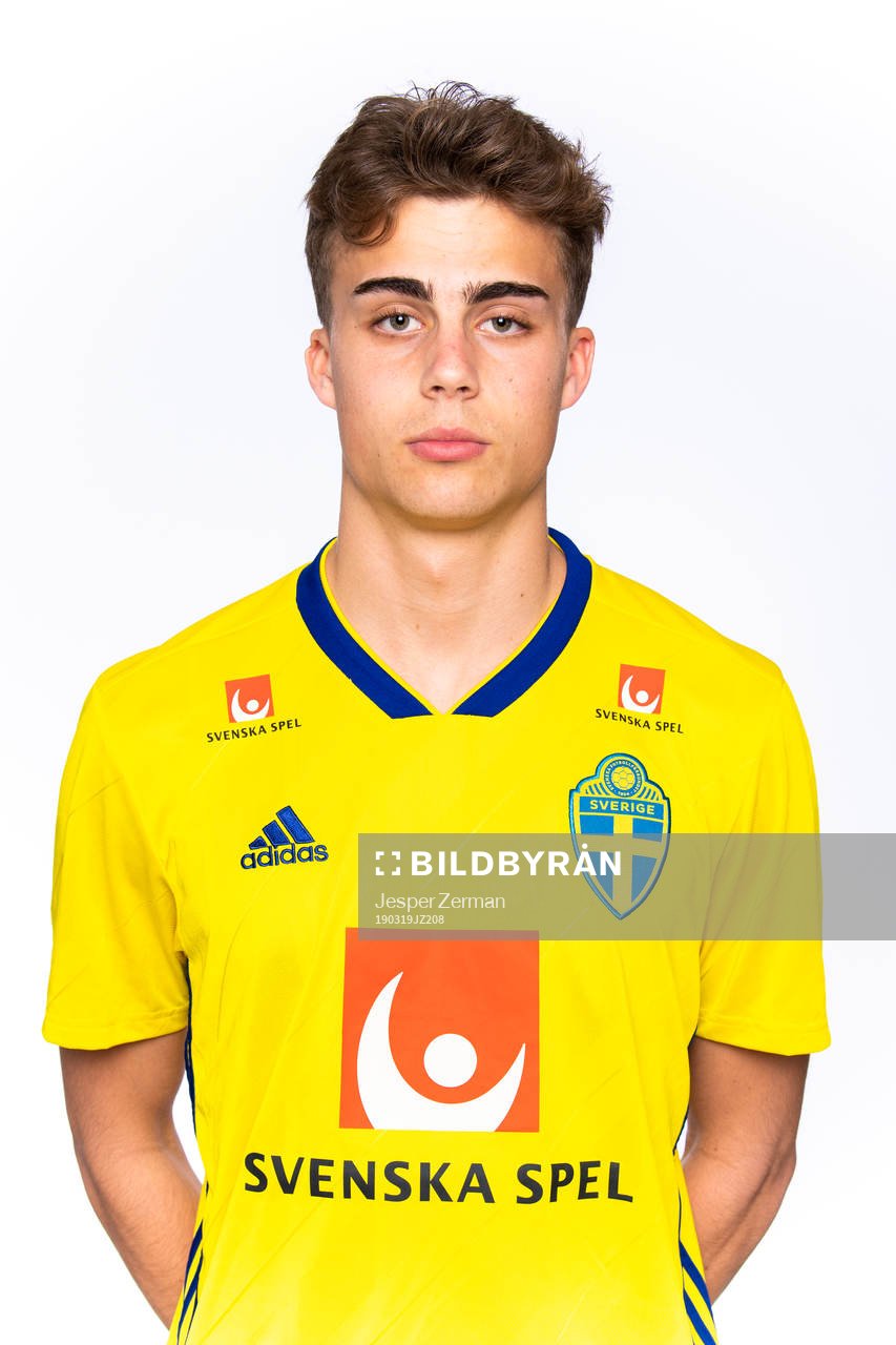 Isac Larsson i P18-landslaget