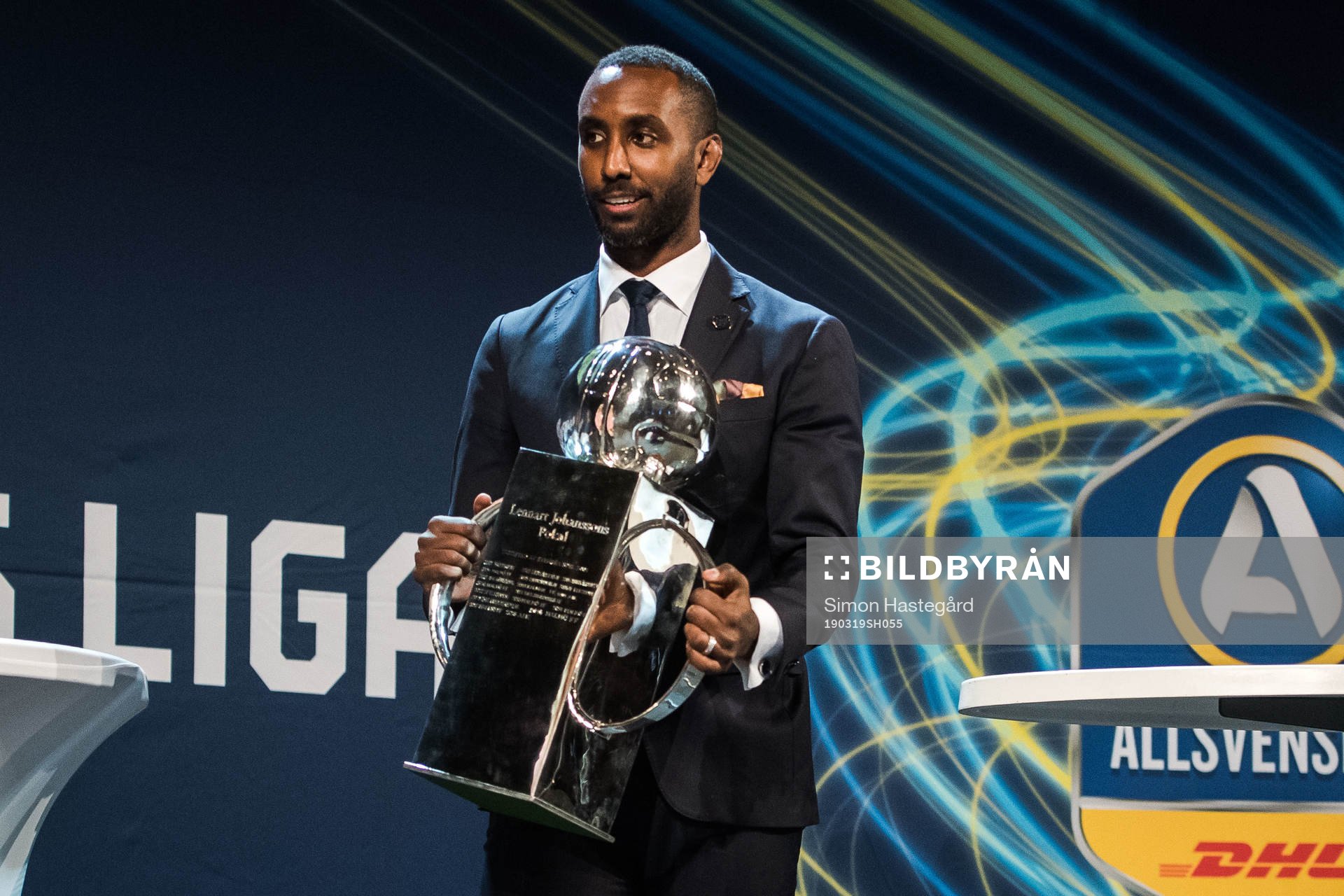 Henok Goitom, AIK, med Lennart Johanssons pokal