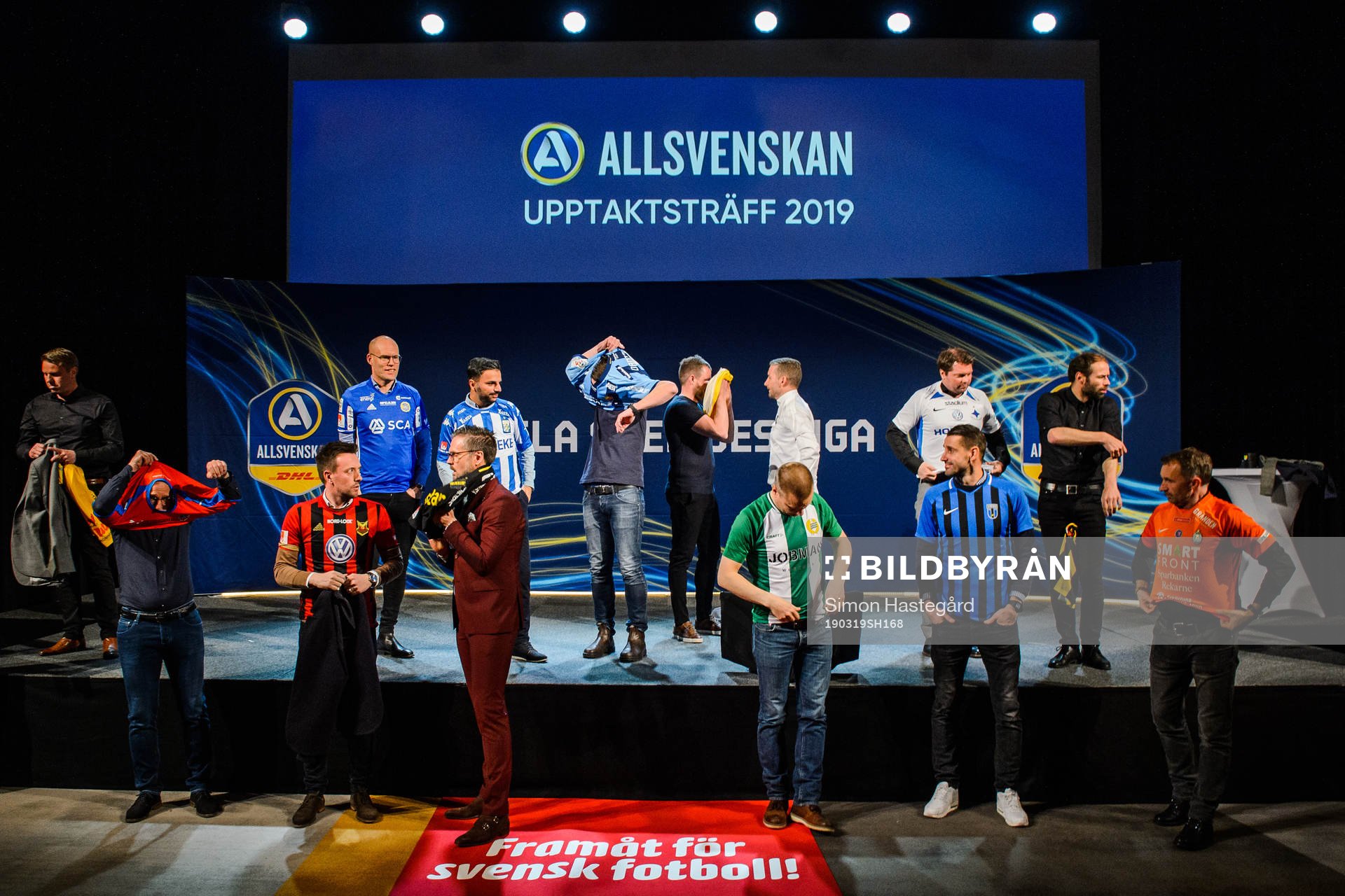 Tränarna med matchtröjor