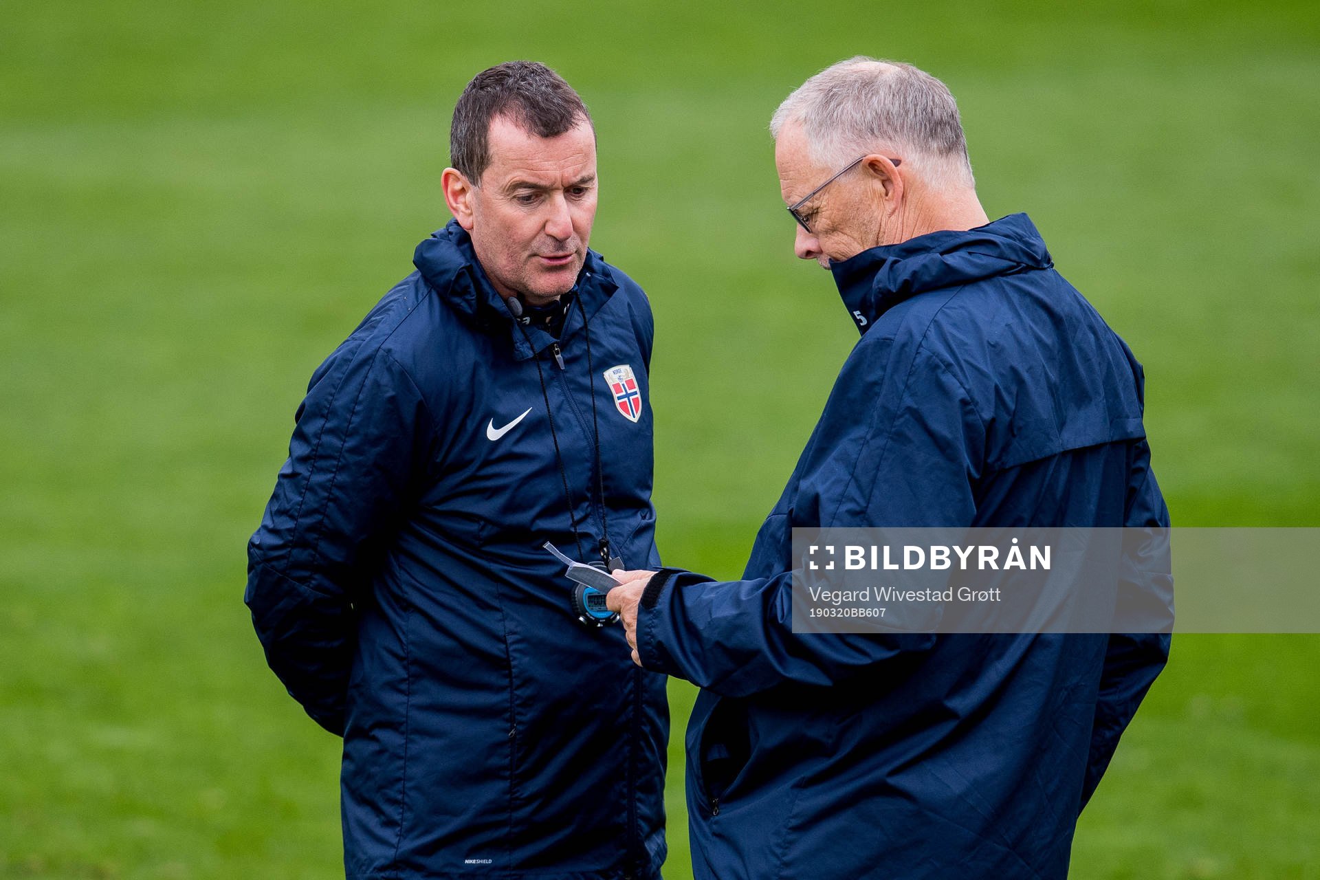 Per Joar Hansen, assistant coach, and Lars Lagerbäck, head