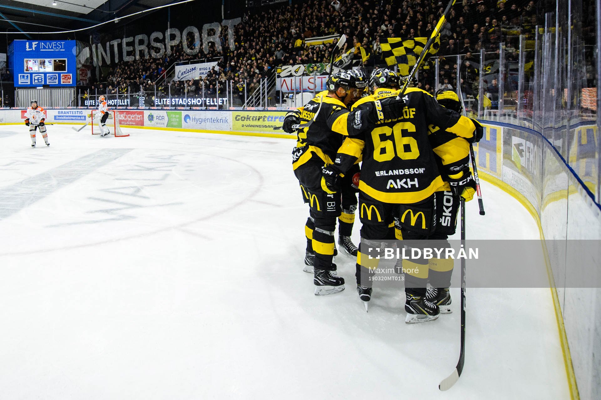 Västerås spelare jublar