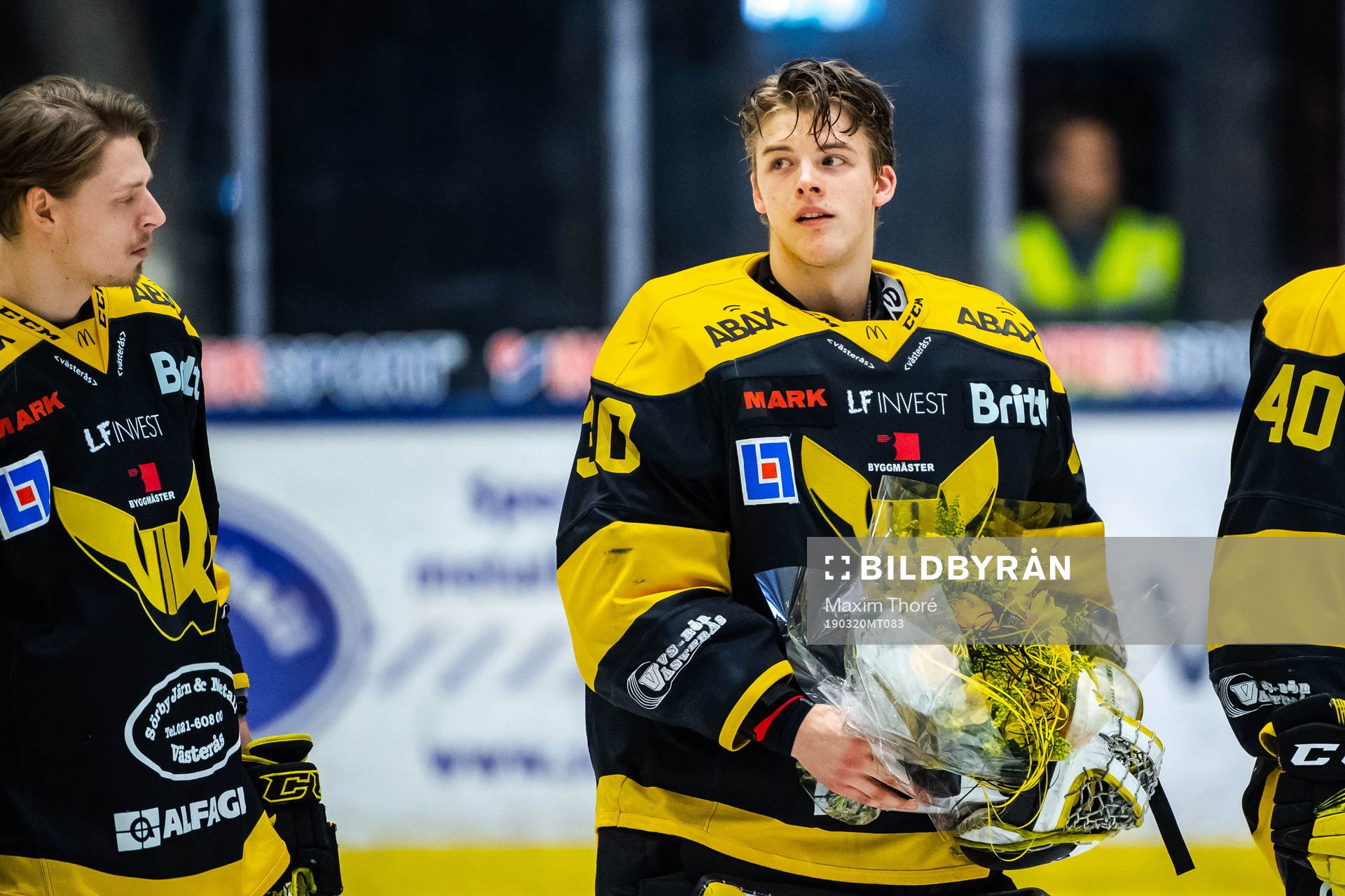 Västerås målvakt Samuel Ersson tar emot utmärkelsen