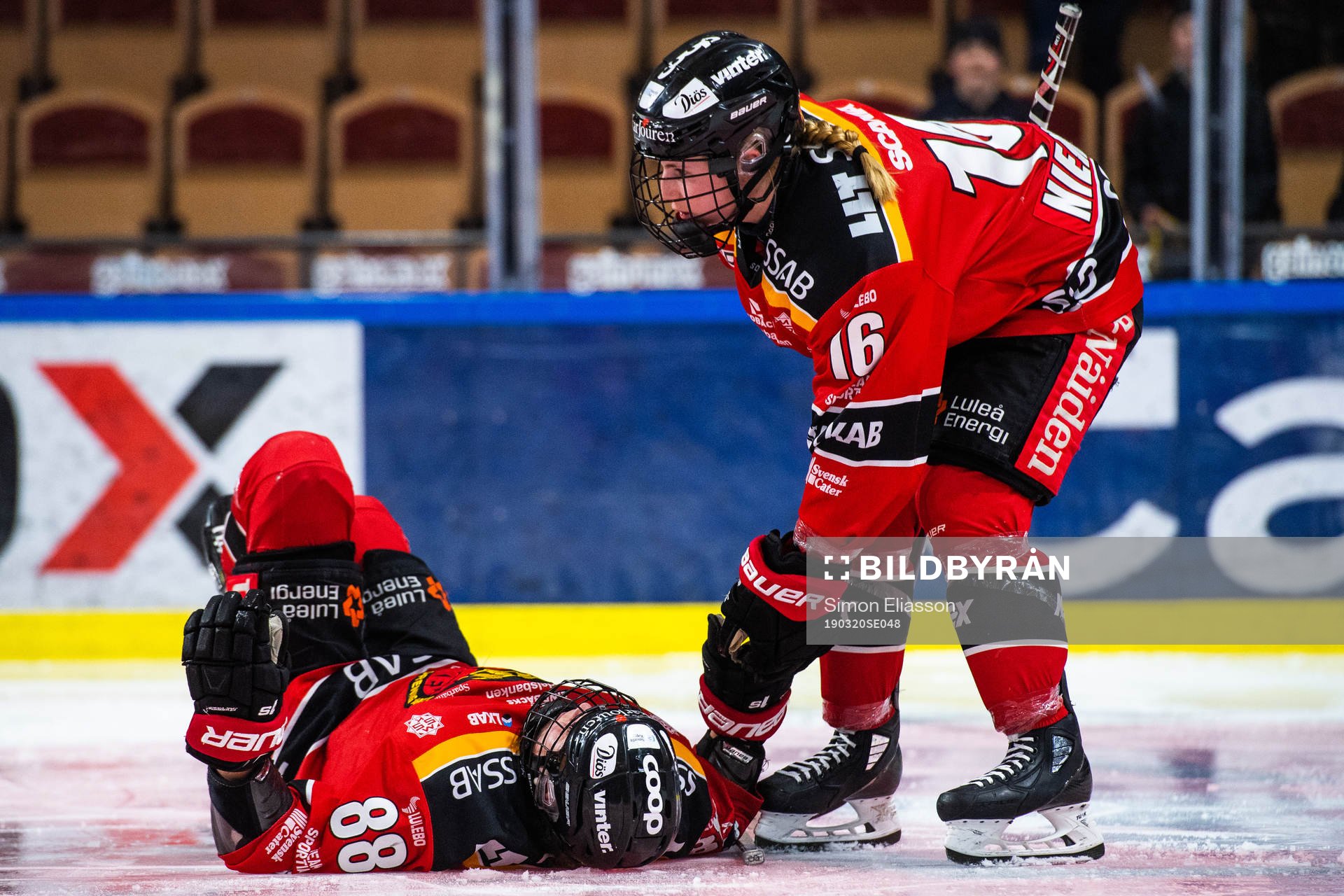 Luleås Ronja Savolainen och Petra Nieminen
