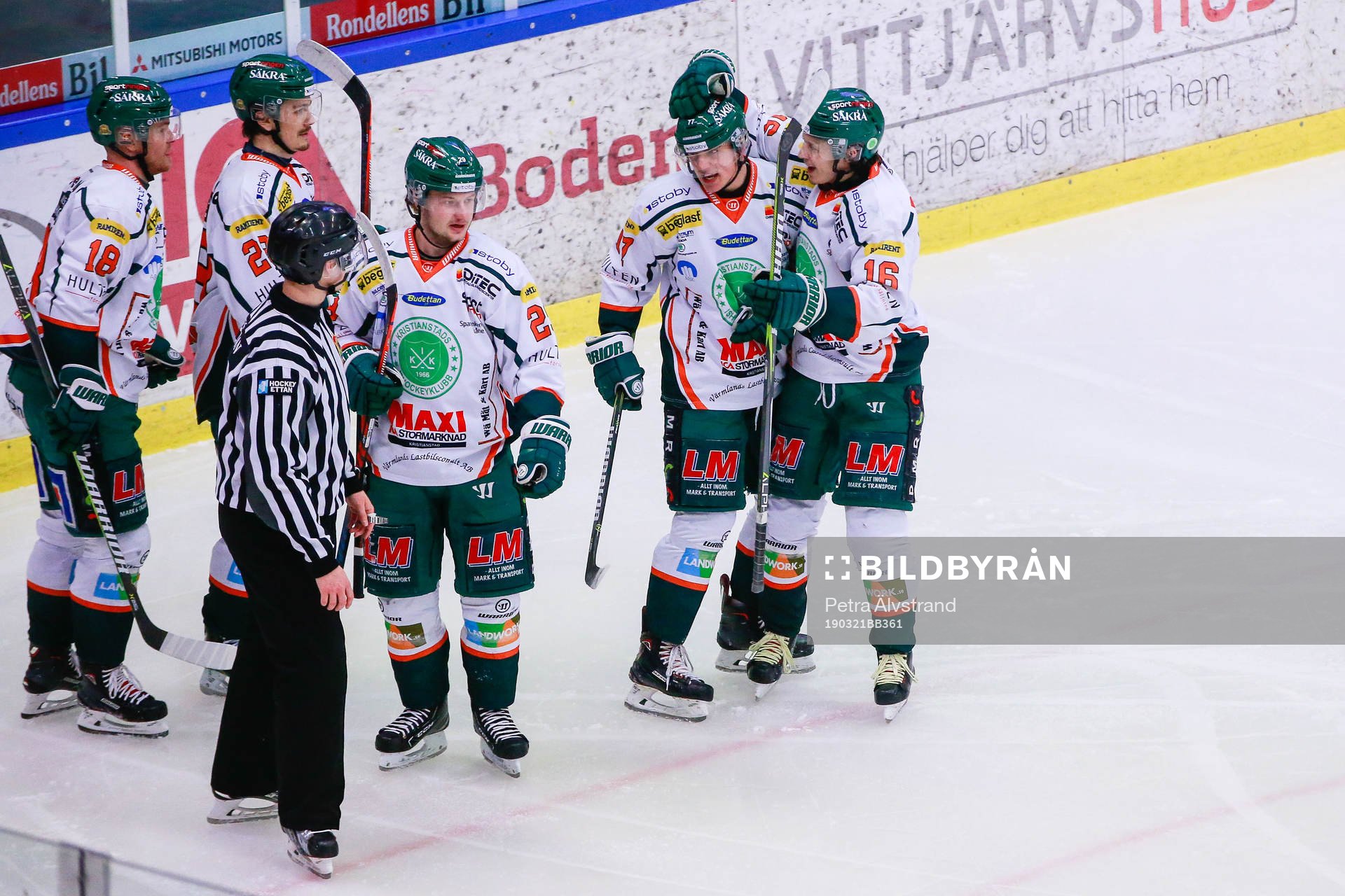 Kristianstads Herman Hansson jublar med lagkamrater