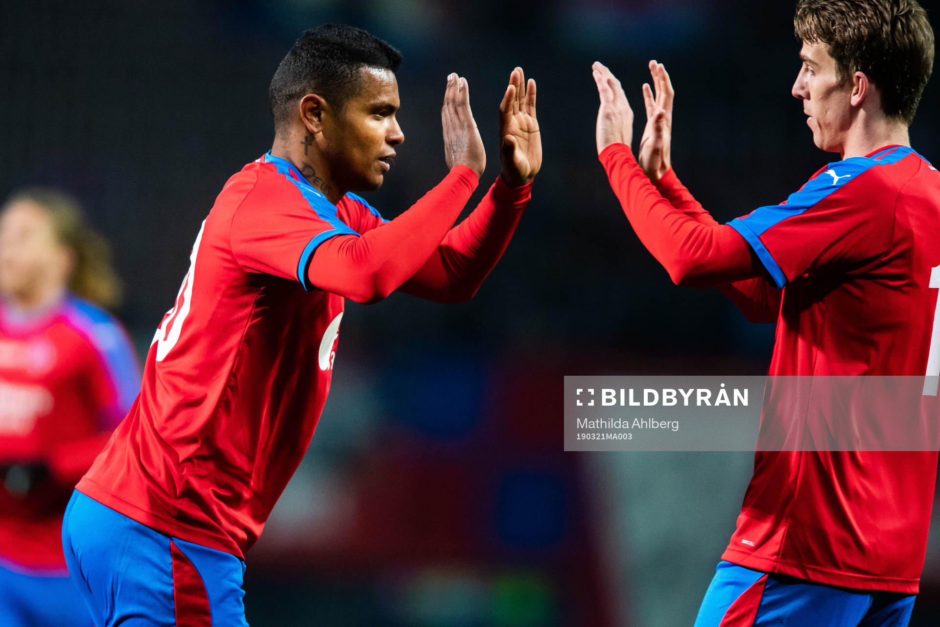 Helsingborgs Wanderson do Carmo jublar med Adam Eriksson